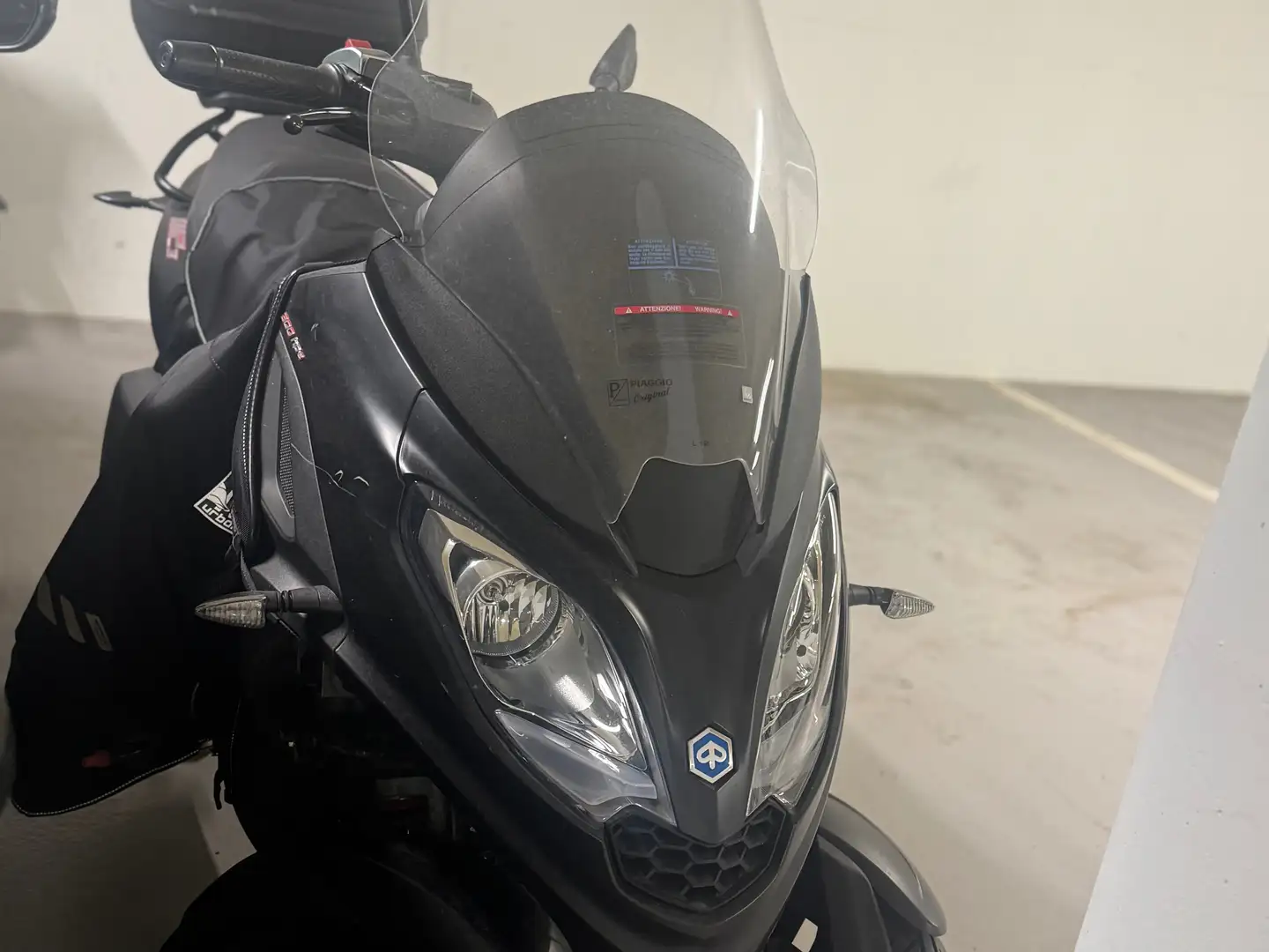 Piaggio MP3 300 Hpe Zwart - 1