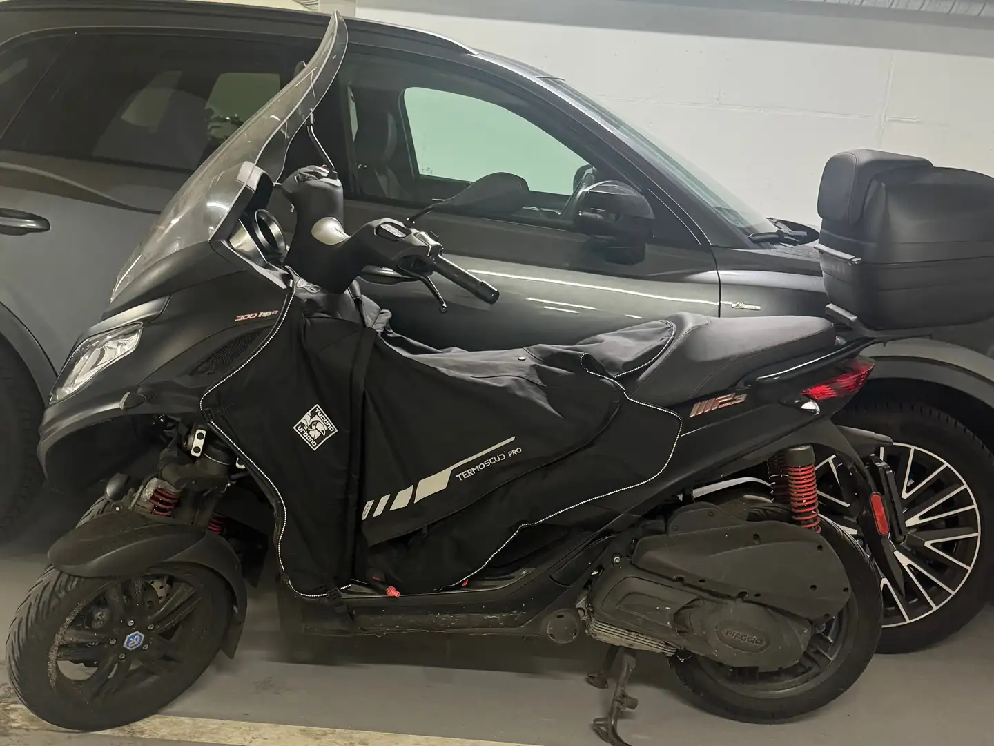 Piaggio MP3 300 Hpe Zwart - 2