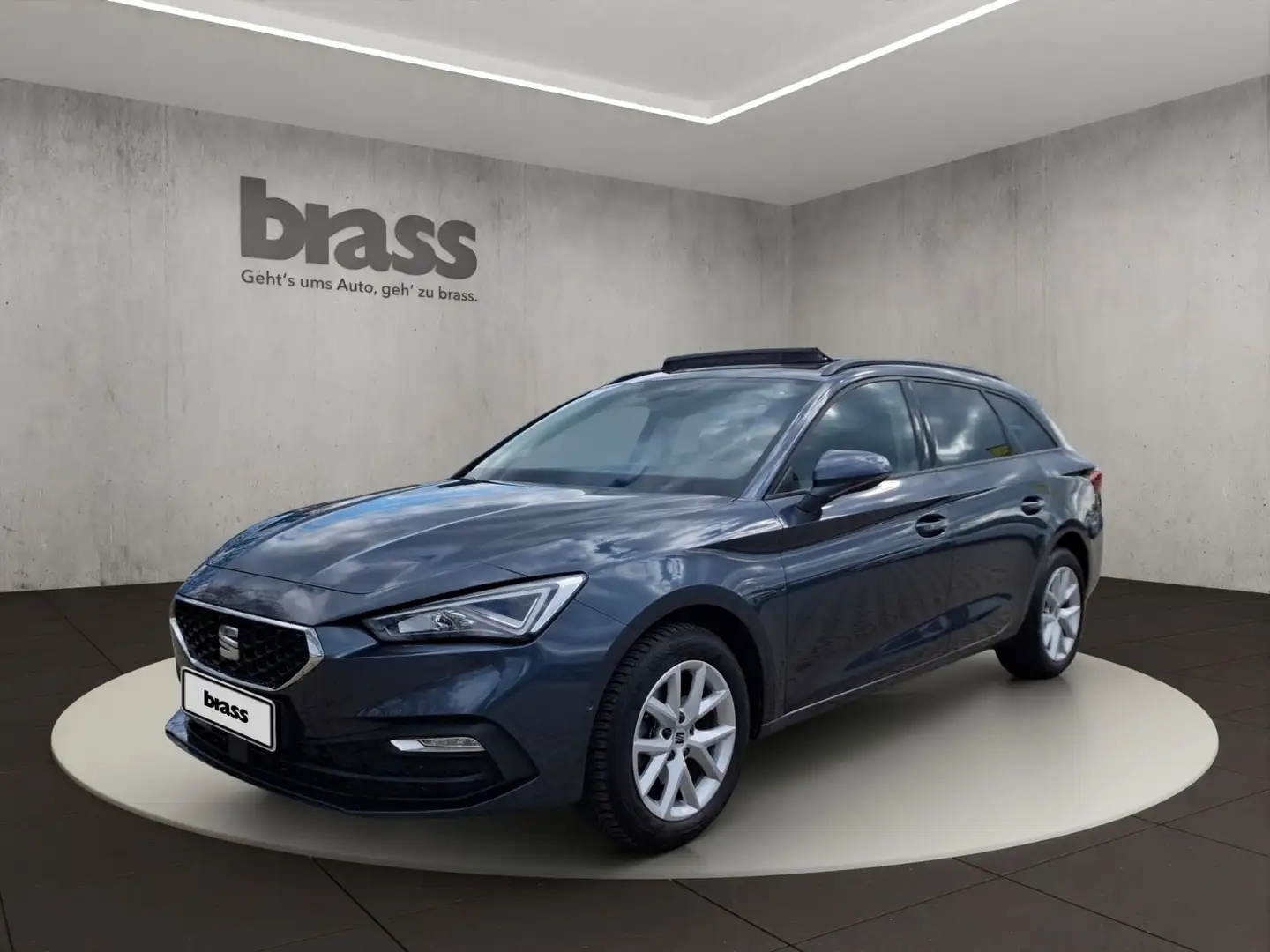 SEAT Leon Sportstourer 1.5 eTSI Style Allwetterreifen Šedá - 1