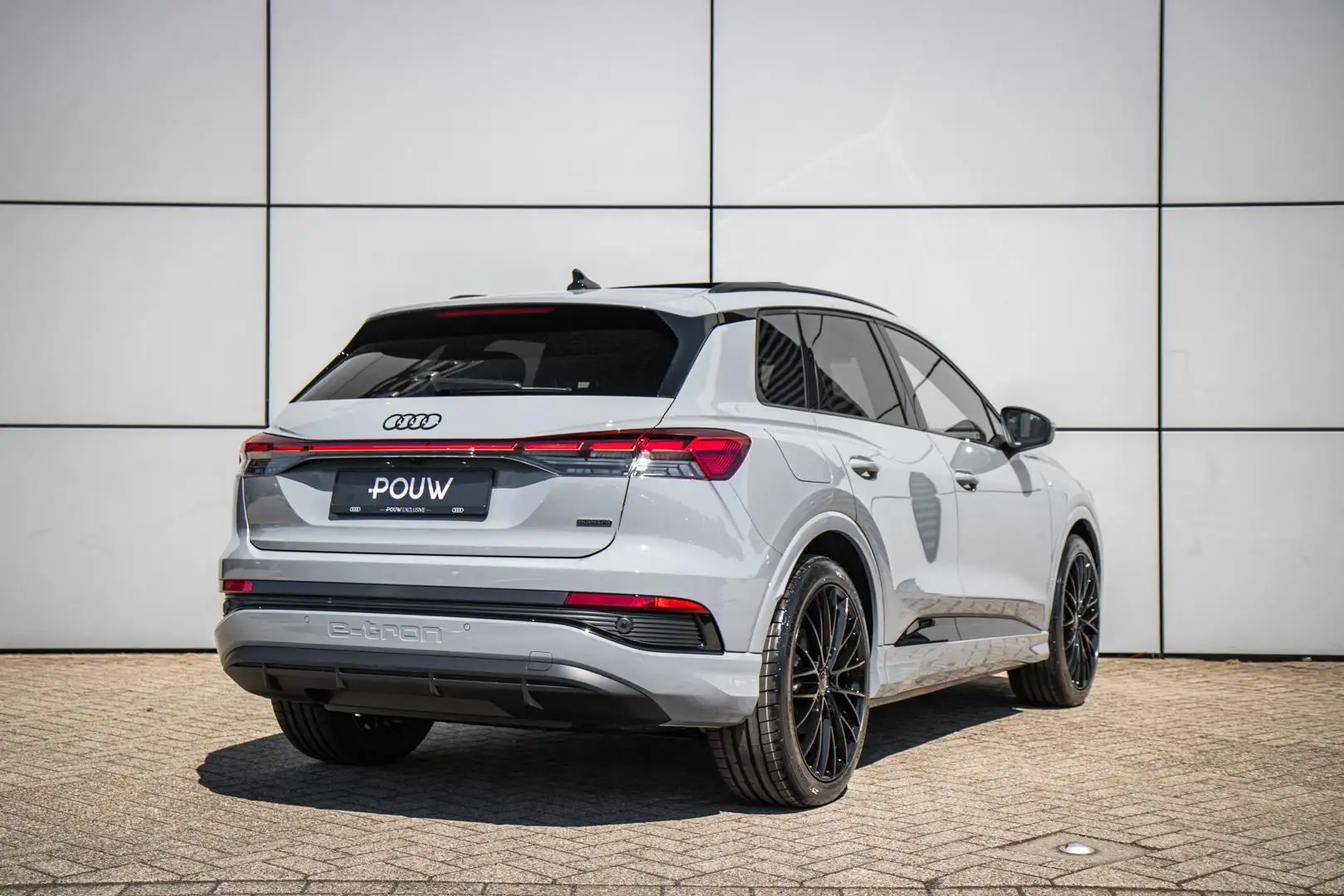 Audi Q4 e-tron 45 quattro S Edition 286pk 82 kWh | Trekhaak | Mat Szürke - 2