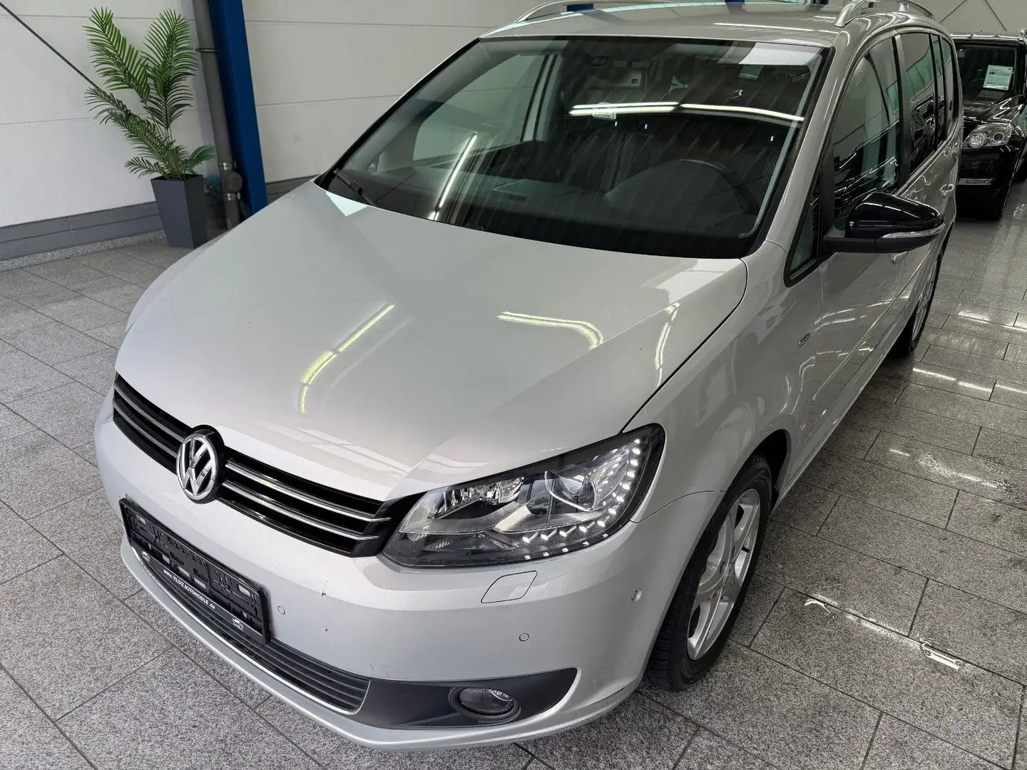 Volkswagen Touran 2.0 TDI*DSG*7-SITZER*BI-XEN*NAVI*TMP*LED Argent - 2