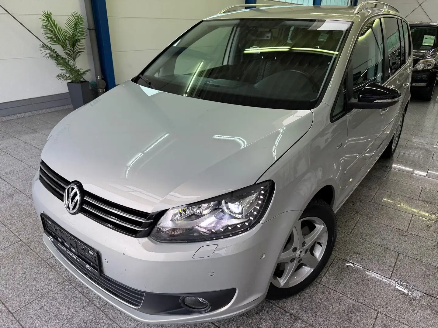 Volkswagen Touran 2.0 TDI*DSG*7-SITZER*BI-XEN*NAVI*TMP*LED Argent - 1