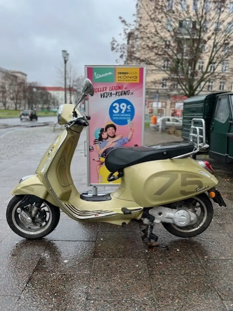 Vespa Primavera 50 limitiert 75 Jahre Edition Zlatá - 1