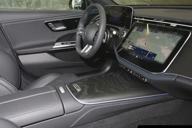 Mercedes-Benz E-Class view 8