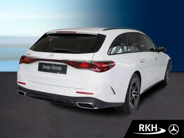 Mercedes-Benz E-Class view 3