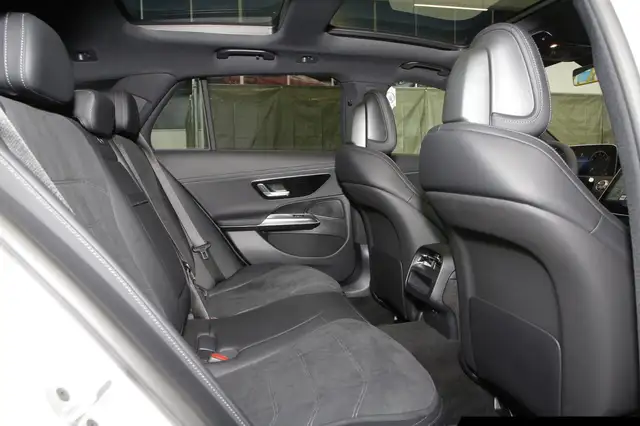 Mercedes-Benz E-Class view 9