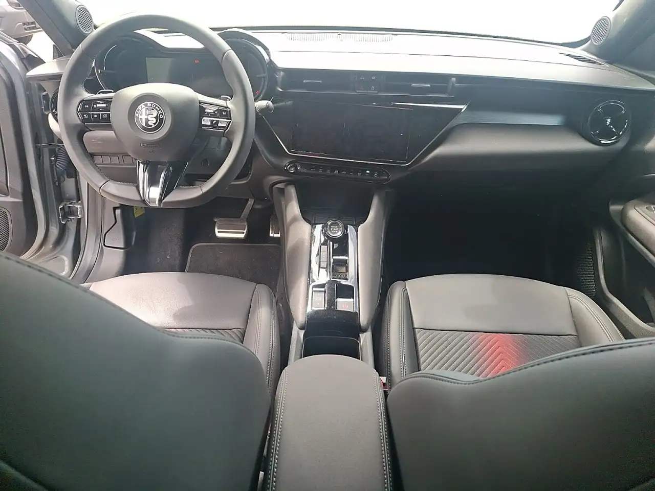 Alfa Romeo Junior 2025 — фото 11