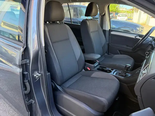 Volkswagen Touran view 11