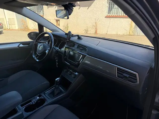Volkswagen Touran view 10