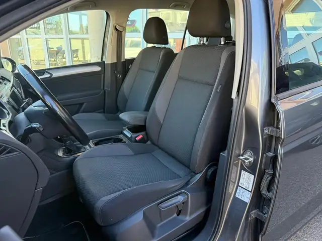 Volkswagen Touran view 9