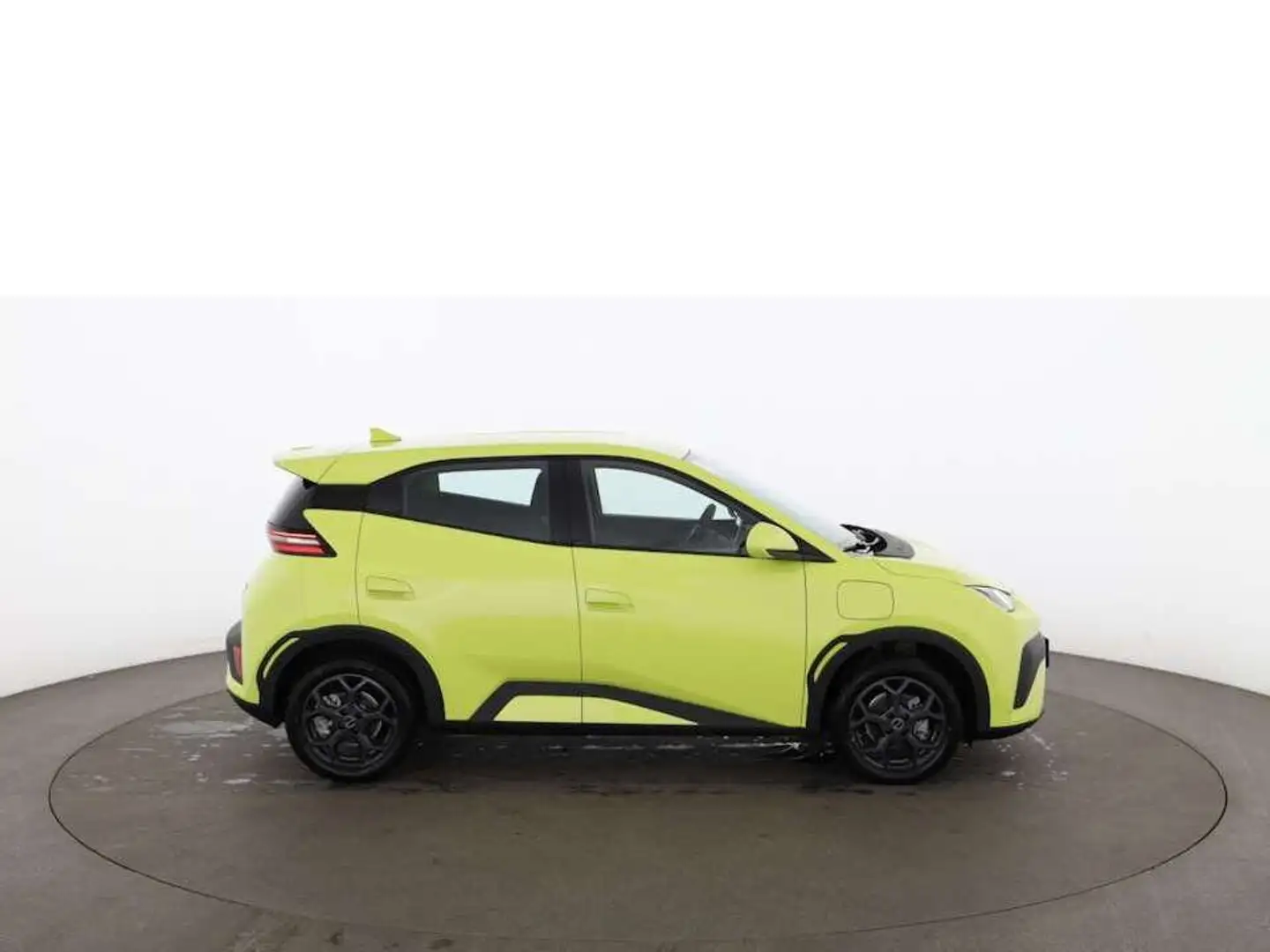 BYD Dolphin Surf Boost 43 kWh Aut RADAR NAV R-CAM PDC Sárga - 2