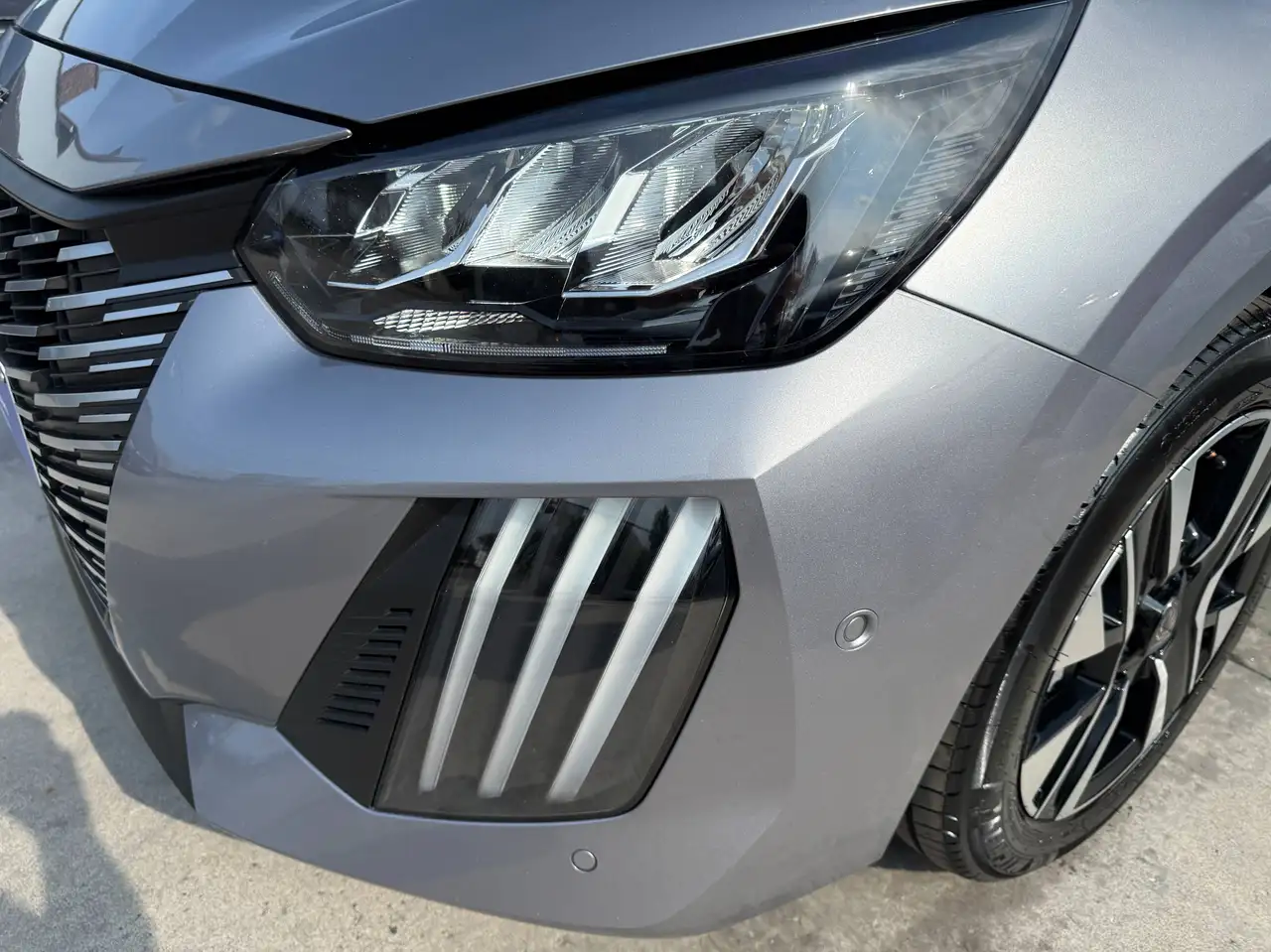 Peugeot 208 1.2i TURBO 360 CAMERA DODE HOEK NAVIGATIE LEDER FULL LED CARPLAY, миниатюра 11