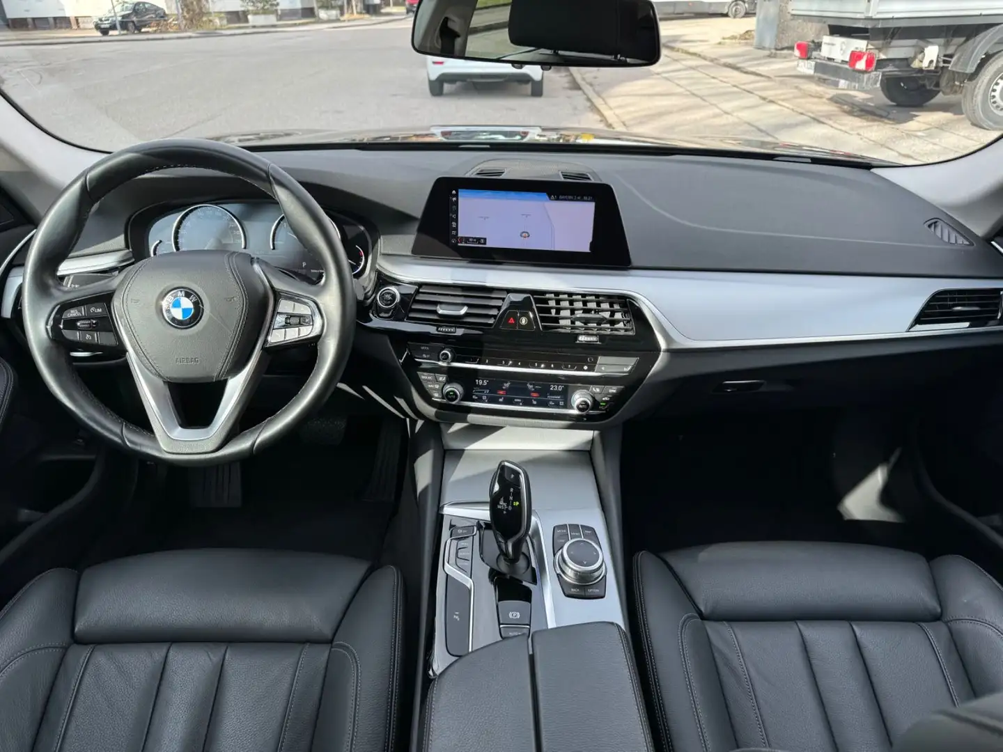 BMW 530 d xDrive Touring LED.Navi.Leder.Hifi.Business Schwarz - 2