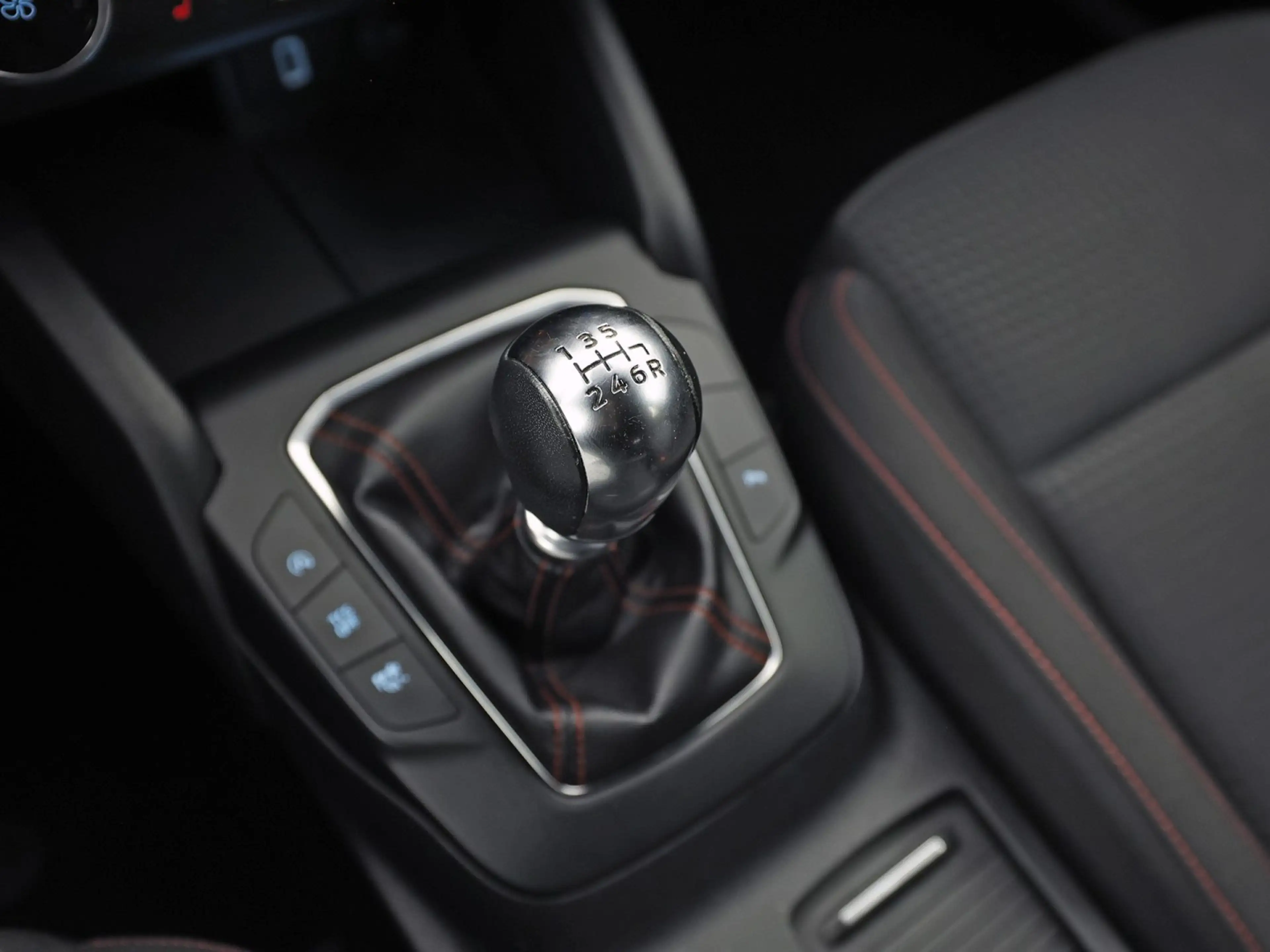 Ford Focus Wagon 1.0 EcoBoost ST Line (APPLE CARPLAY, GROOT N — photo 10