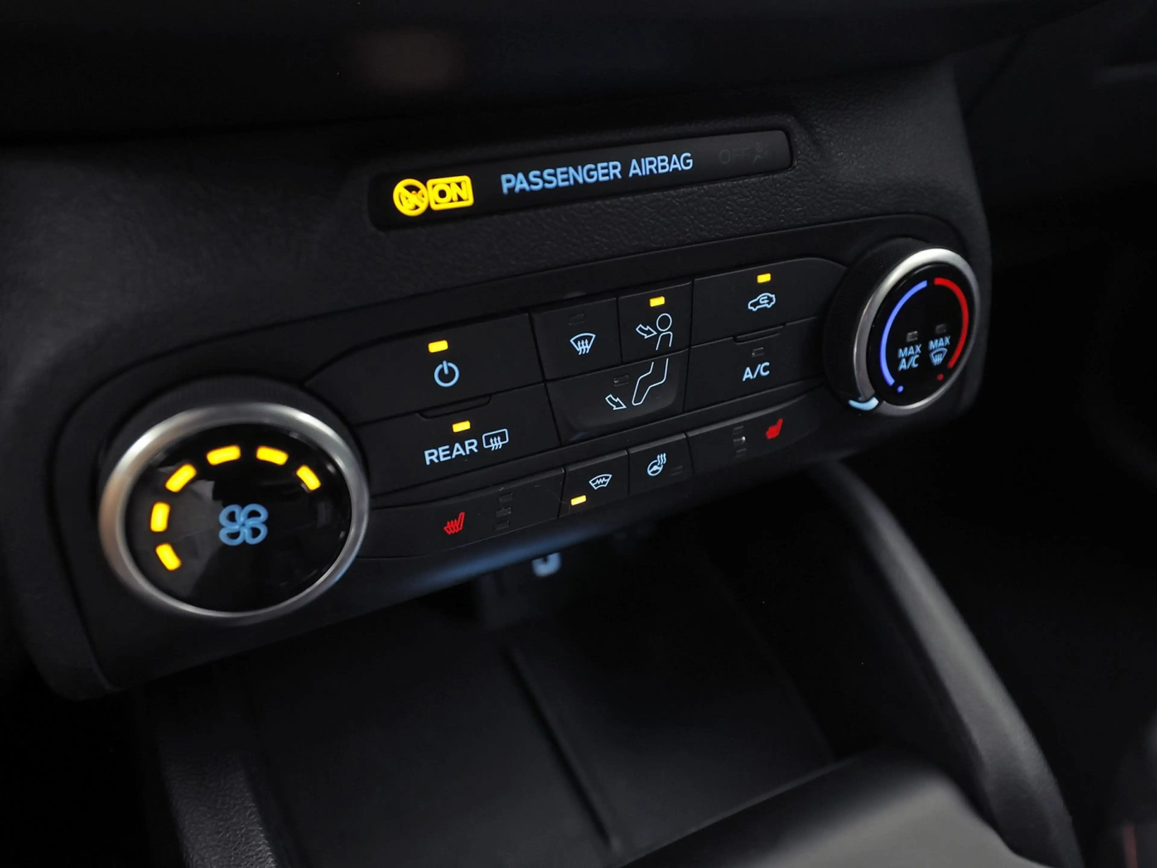 Ford Focus Wagon 1.0 EcoBoost ST Line (APPLE CARPLAY, GROOT N — photo 7