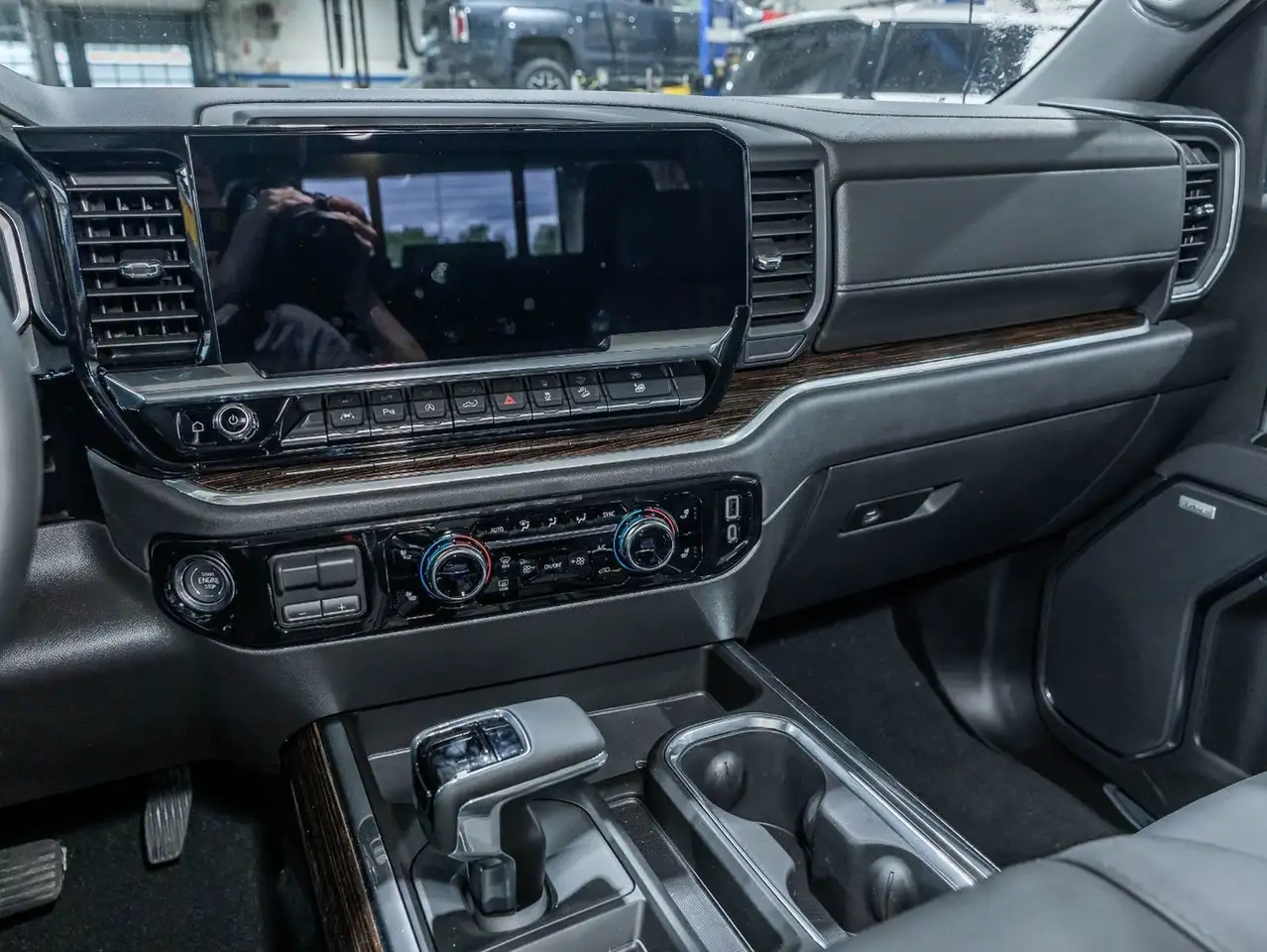 GMC Sierra 1500 снимка GMC Sierra 1500