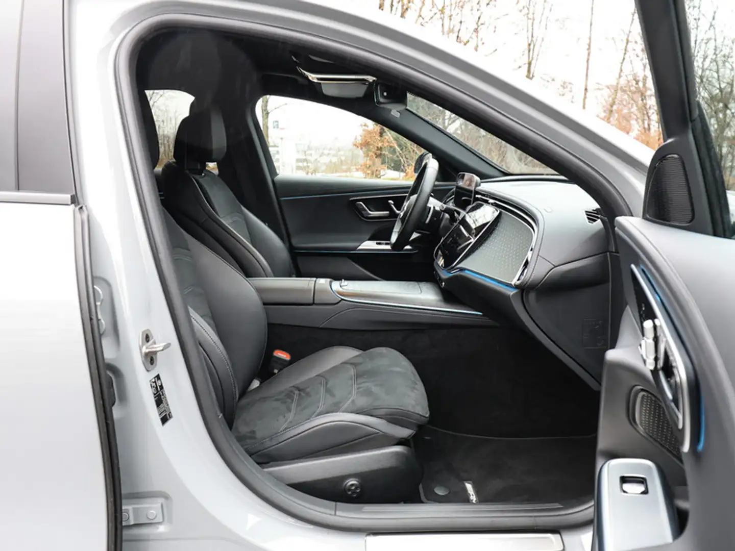 Mercedes-Benz E 400 e 4M AMG-Sport/DIGITAL/360/Night/Distr/20" Gris - 2