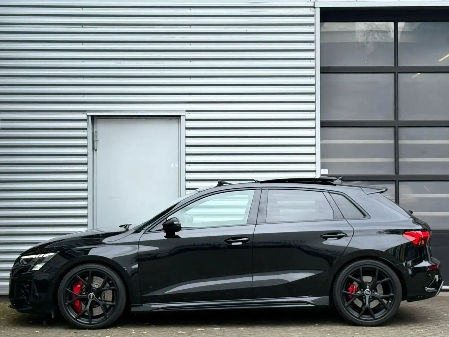 Audi RS3 Sportback 2.5 TFSI Quattro|Pano|Camera|Carplay|Mat Black - 2