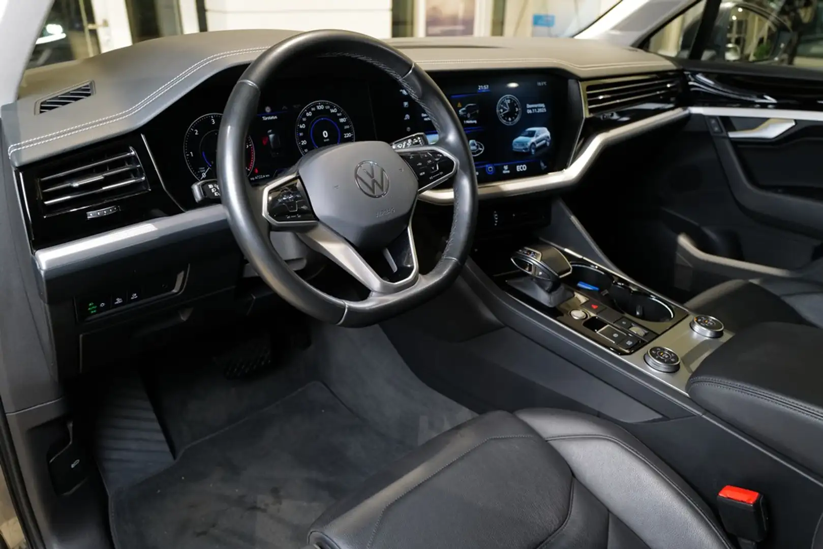 Volkswagen Touareg 3.0TDI Basis 4Motion Luft AHK RKAM Gris - 2