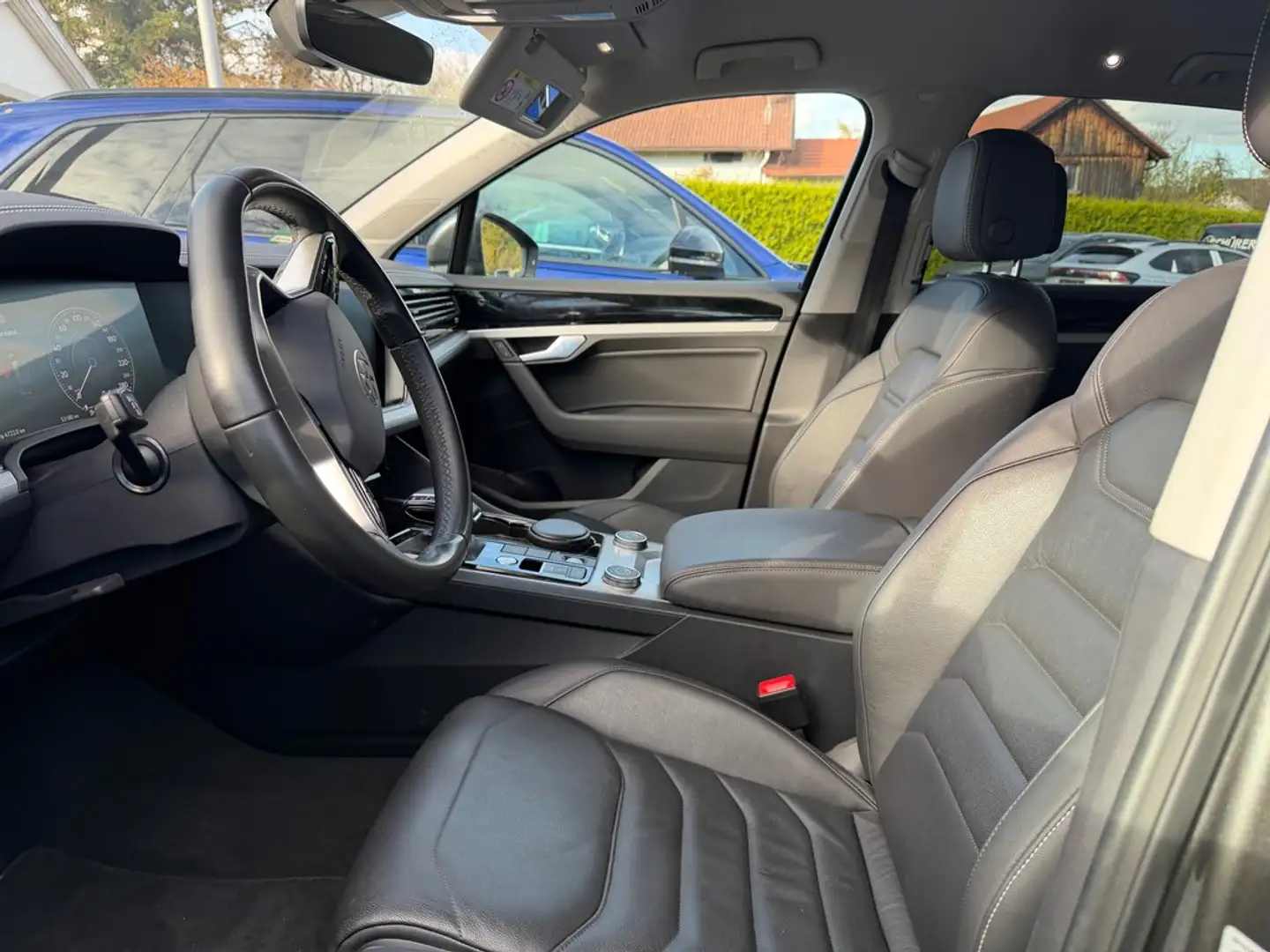 Volkswagen Touareg 3.0TDI Basis 4Motion Luft AHK RKAM Grau - 2