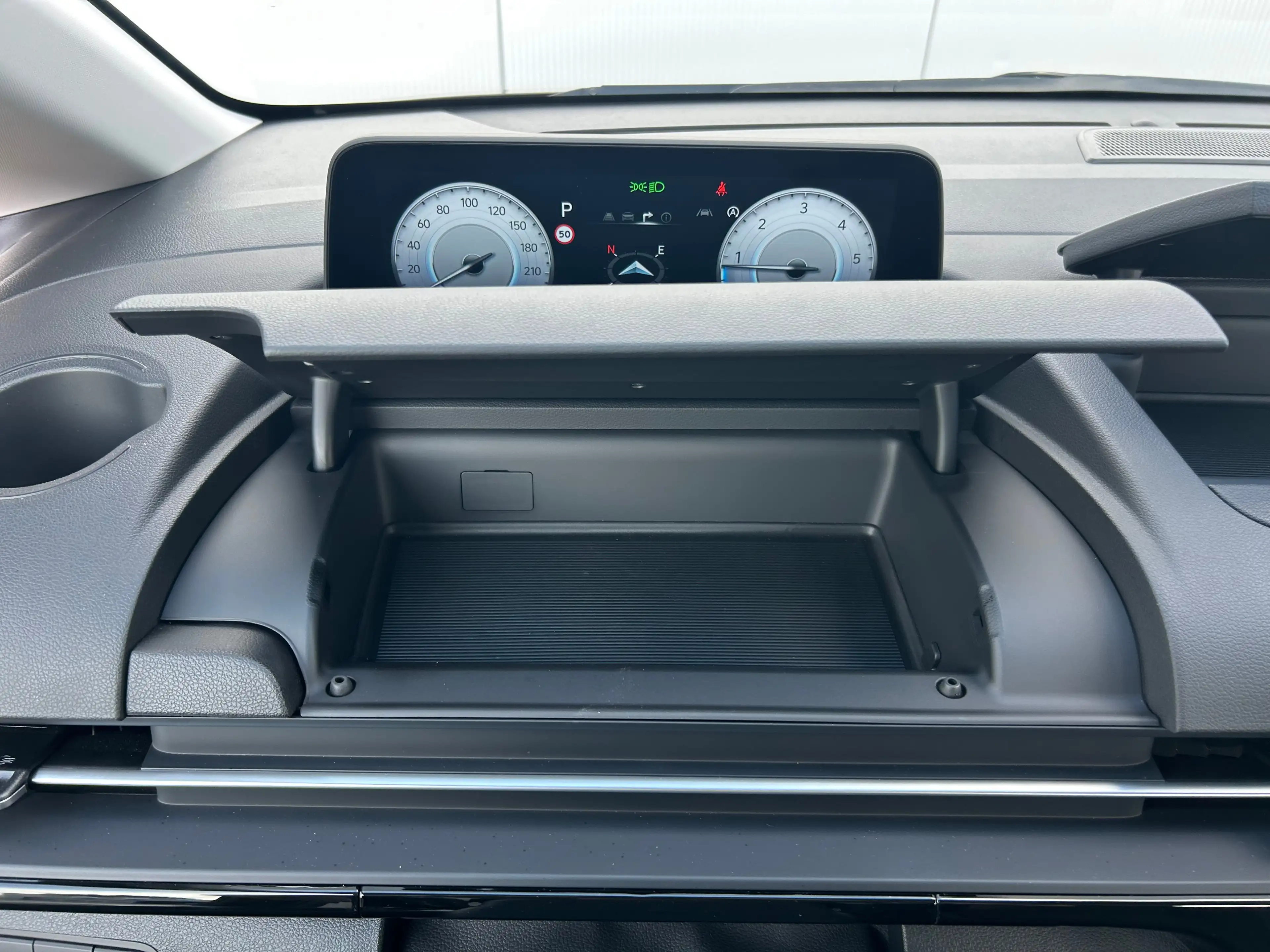 Hyundai STARIA Dubbel Cabine UNIEK! | Dubbele Cabine | Trekhaak 1 — photo 6