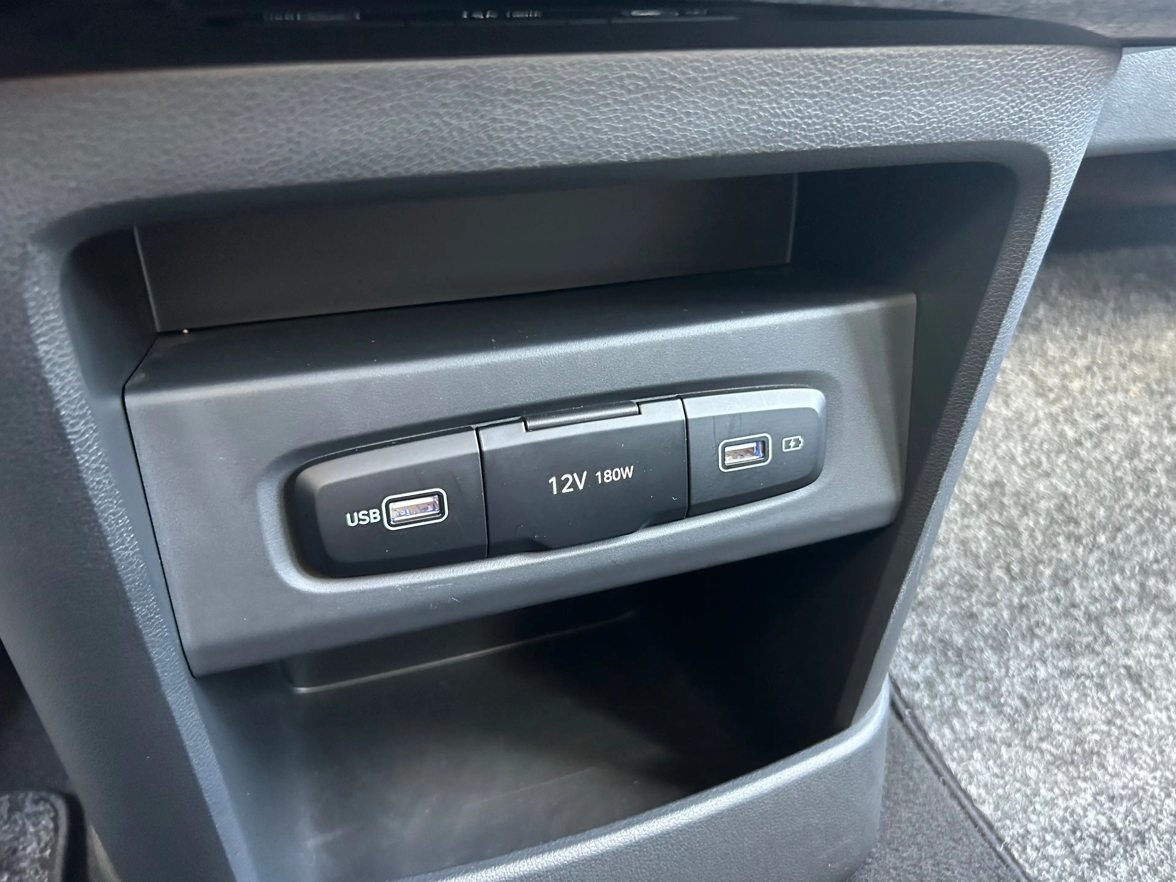 Hyundai STARIA Dubbel Cabine UNIEK! | Dubbele Cabine | Trekhaak 1 — photo 25
