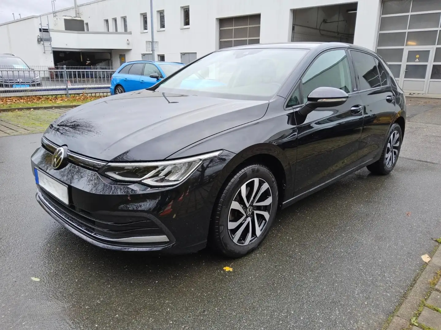 Volkswagen Golf VIII 1.0 eTSI Active*LED*Navi*Sitzheizung* Schwarz - 2