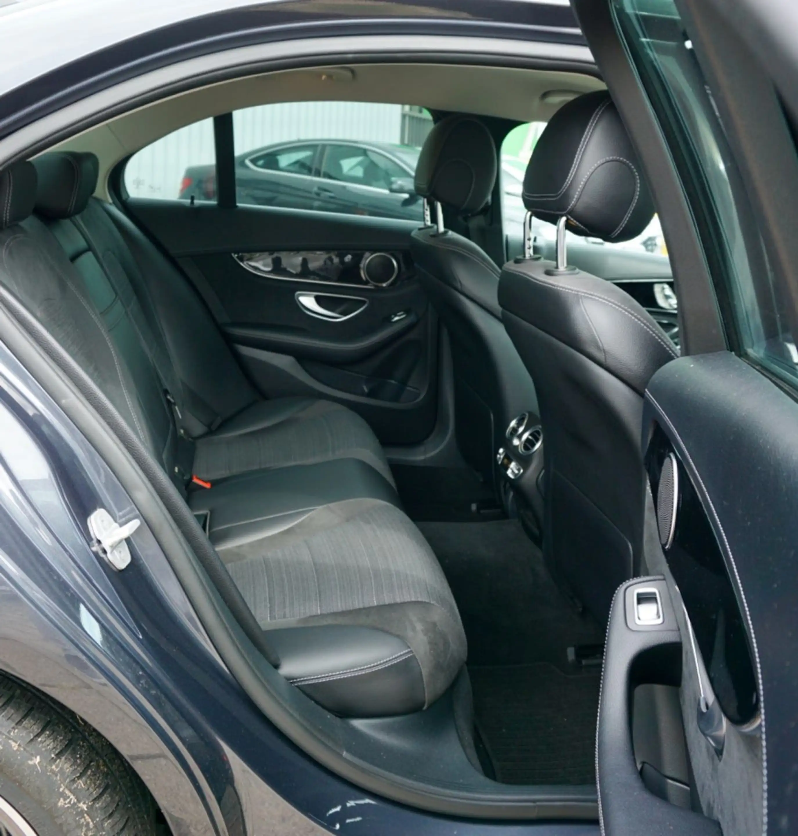 Mercedes-Benz C 400 4Matic "AMG Line" — photo 14