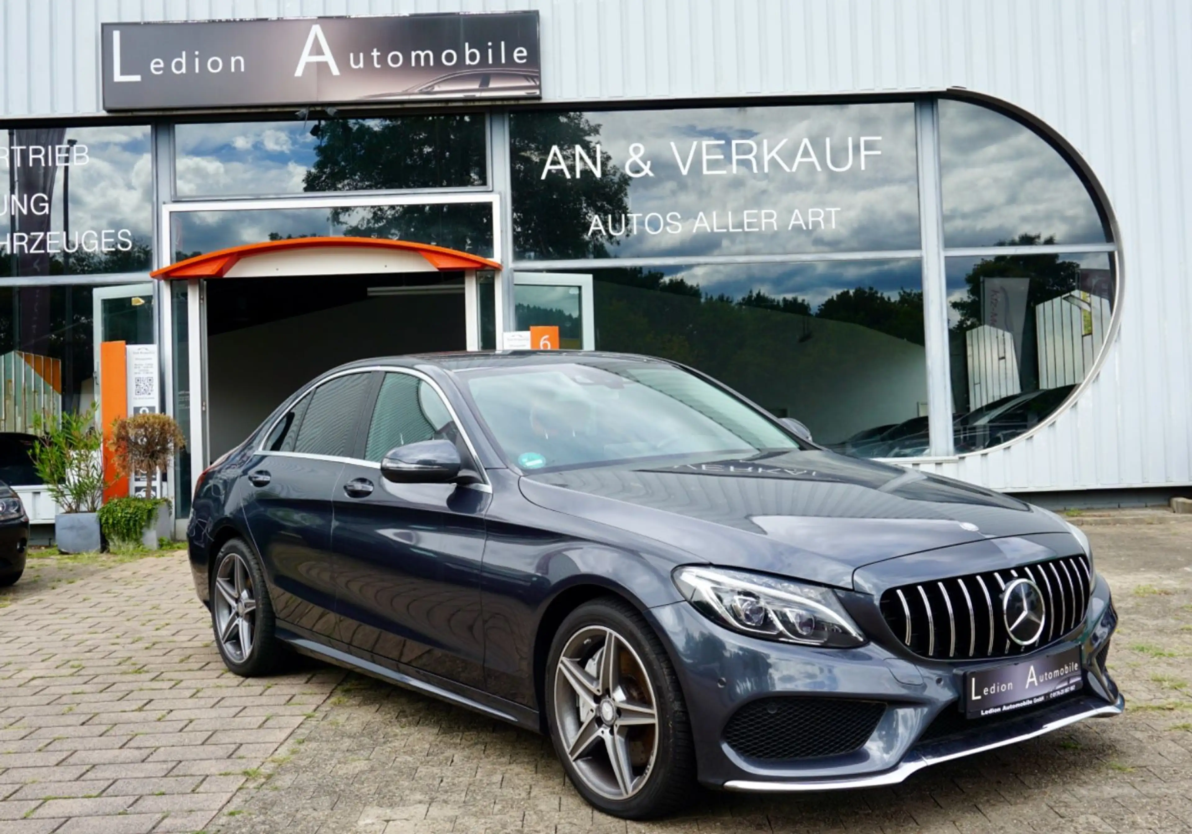 Mercedes-Benz C 400 4Matic "AMG Line" — photo 9