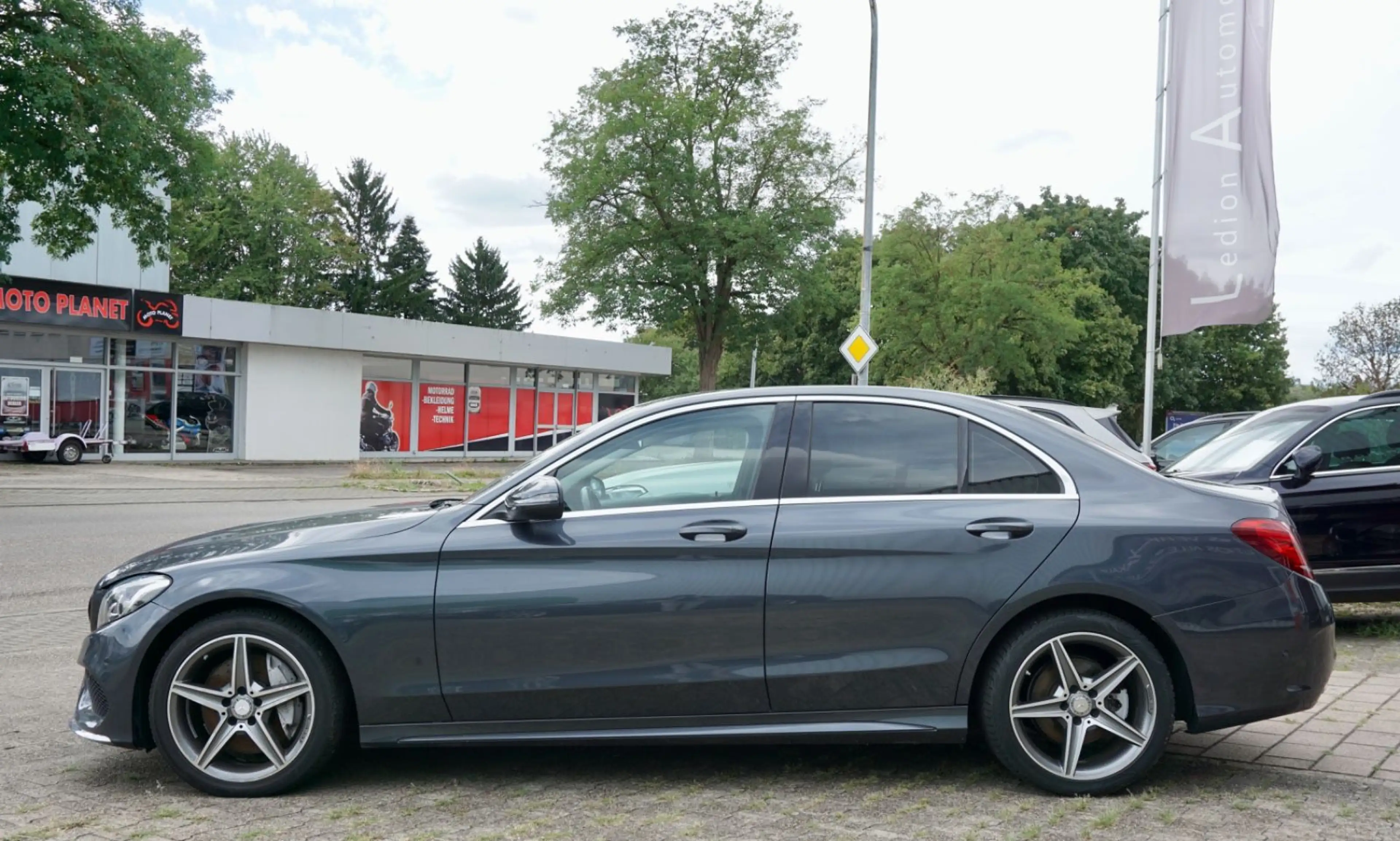 Mercedes-Benz C 400 4Matic "AMG Line" — photo 2