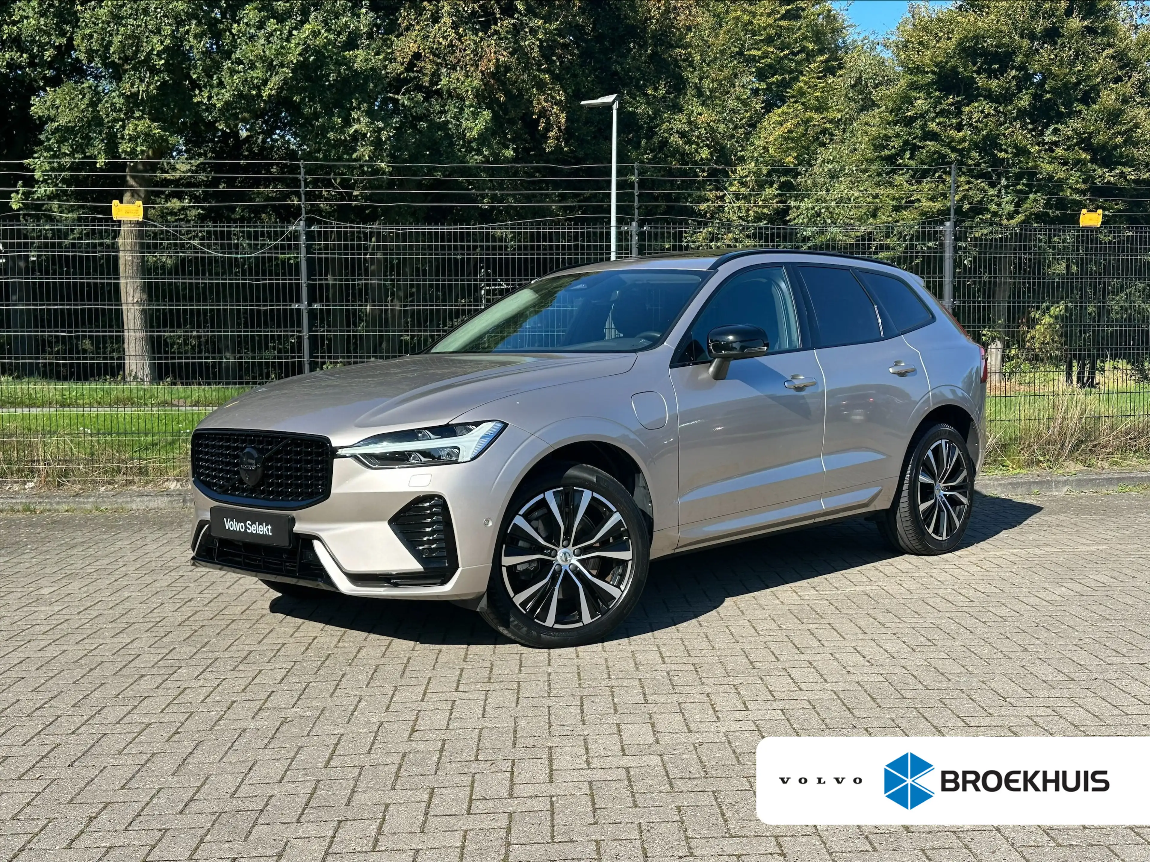 Volvo XC60 2.0 T6 Plug-in hybrid AWD Plus Dark | 360 camera |