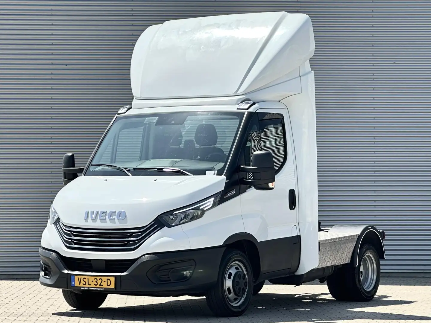 Iveco 40c18 BE Trekker Automaat 3.0 motor 40c18H 3.0 300 Белый - 1