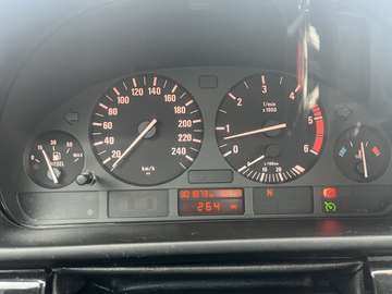 525d