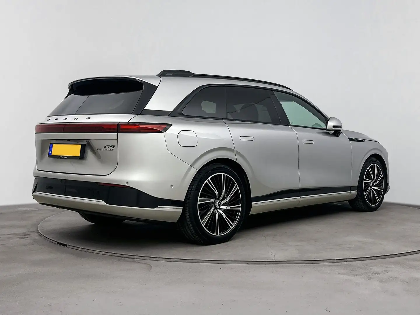 Xpeng G9 AWD Performance 98 kWh Trekhaak | 300 kWh Snellade Grau - 2
