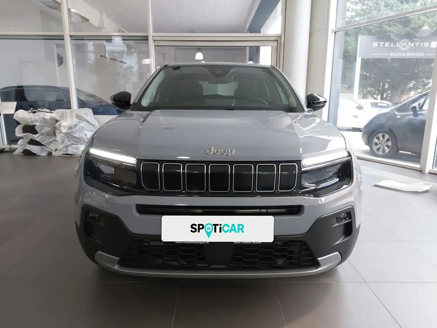 Jeep Avenger 1.2 e-Hybrid Summit e-DCT6 Grau - 2