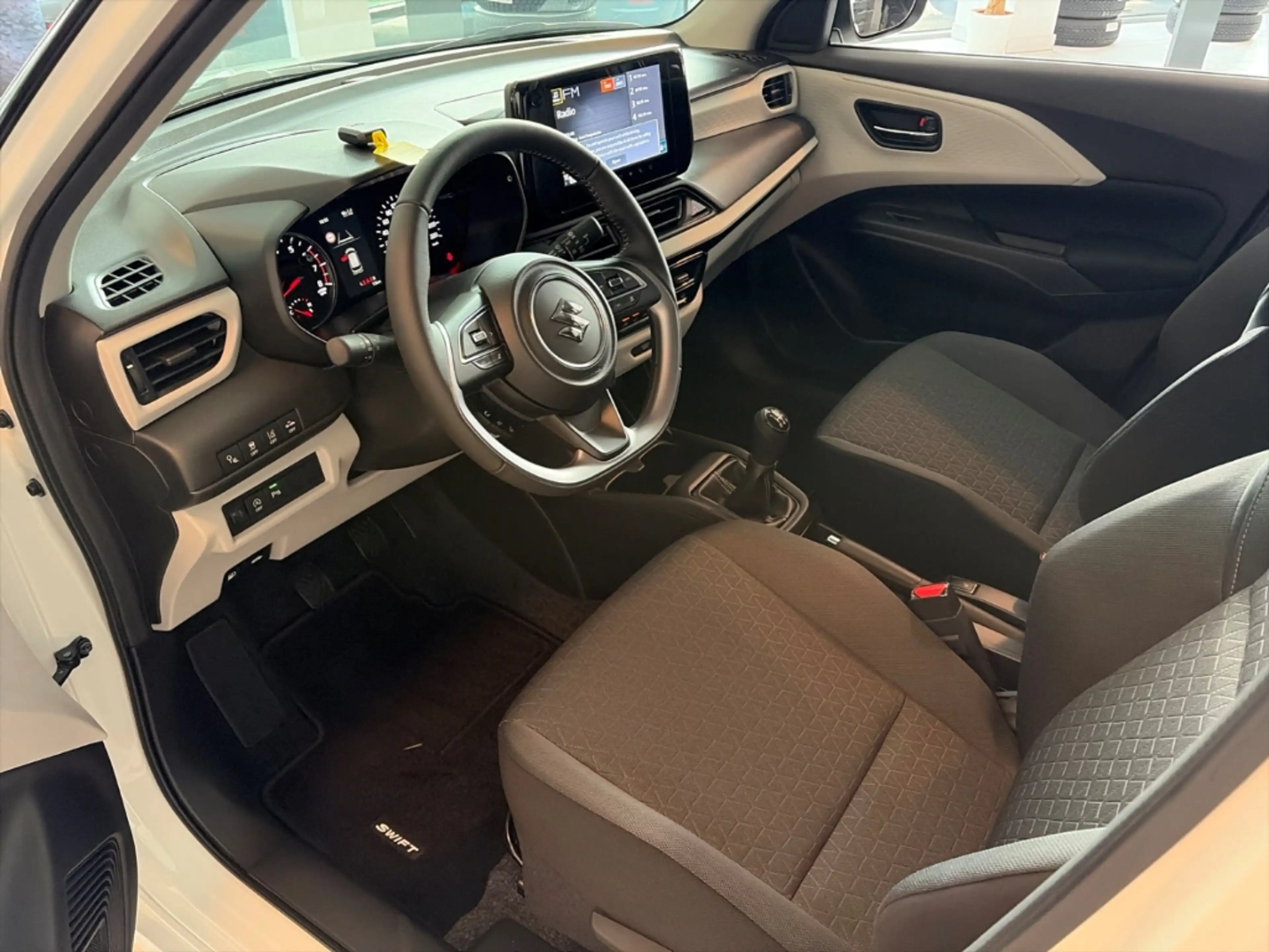 Suzuki Swift Comfort Hybrid 1.2 Navi LED Apple CarPlay Android — photo 9