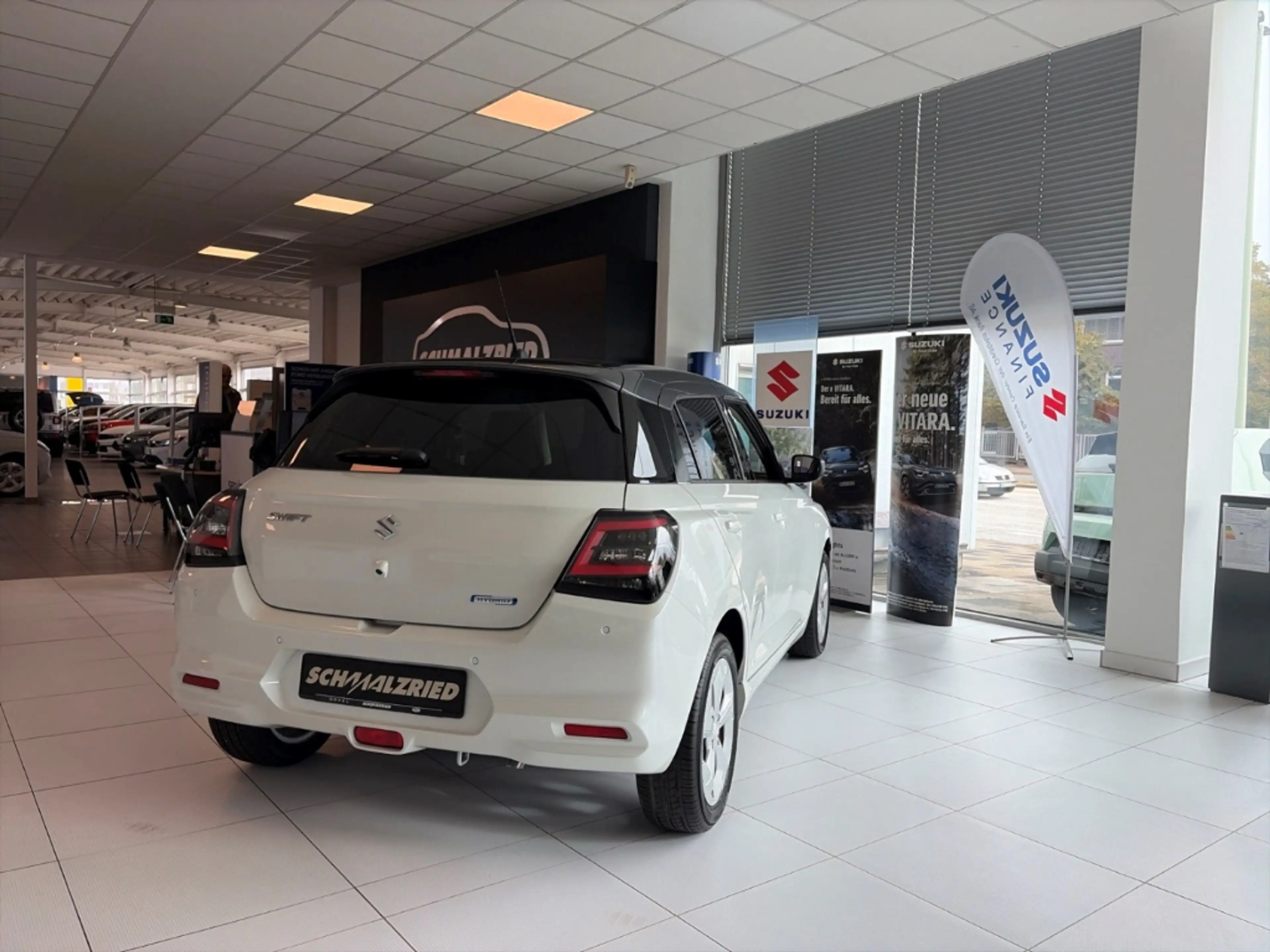 Suzuki Swift Comfort Hybrid 1.2 Navi LED Apple CarPlay Android — photo 5