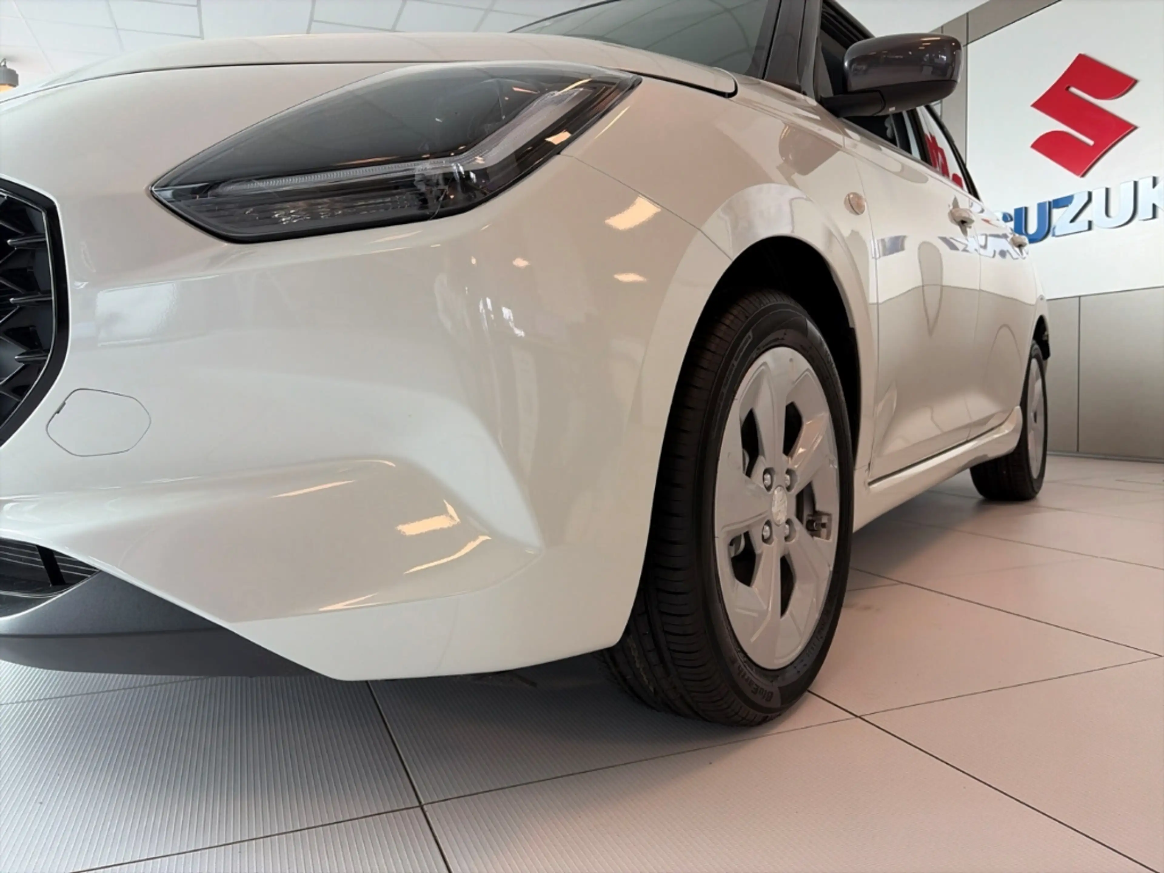 Suzuki Swift Comfort Hybrid 1.2 Navi LED Apple CarPlay Android — photo 7