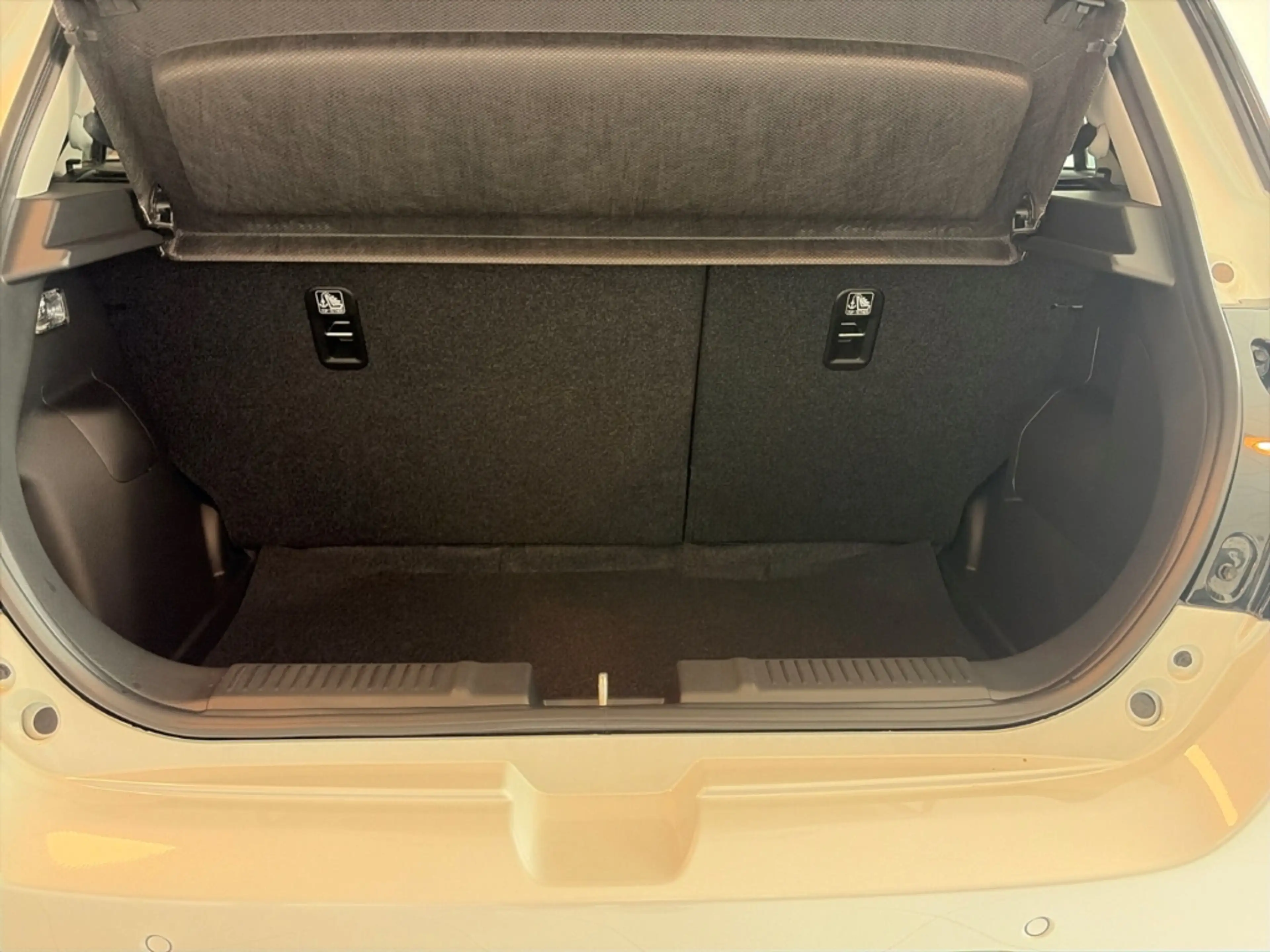 Suzuki Swift Comfort Hybrid 1.2 Navi LED Apple CarPlay Android — photo 8