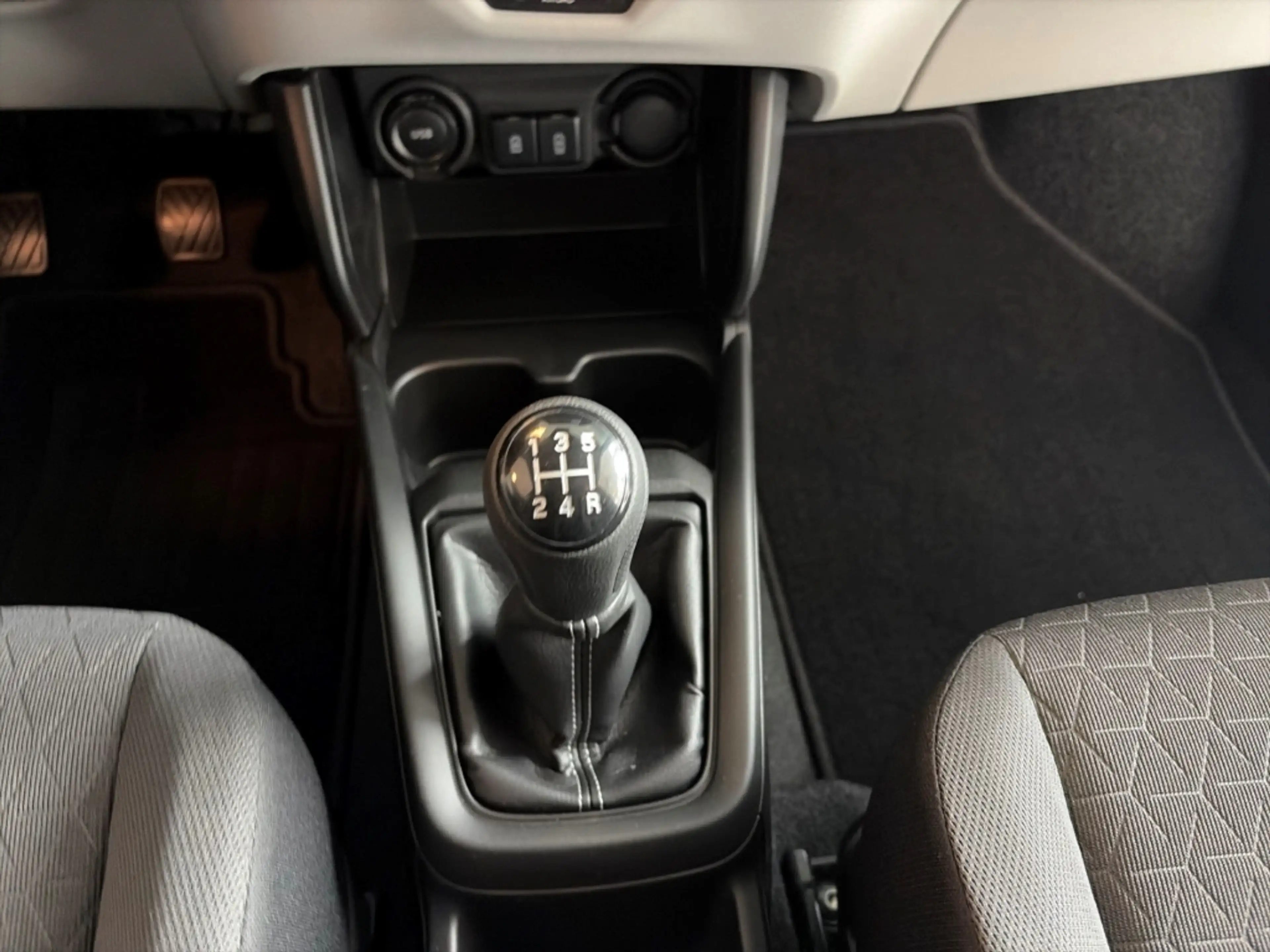 Suzuki Swift Comfort Hybrid 1.2 Navi LED Apple CarPlay Android — photo 15