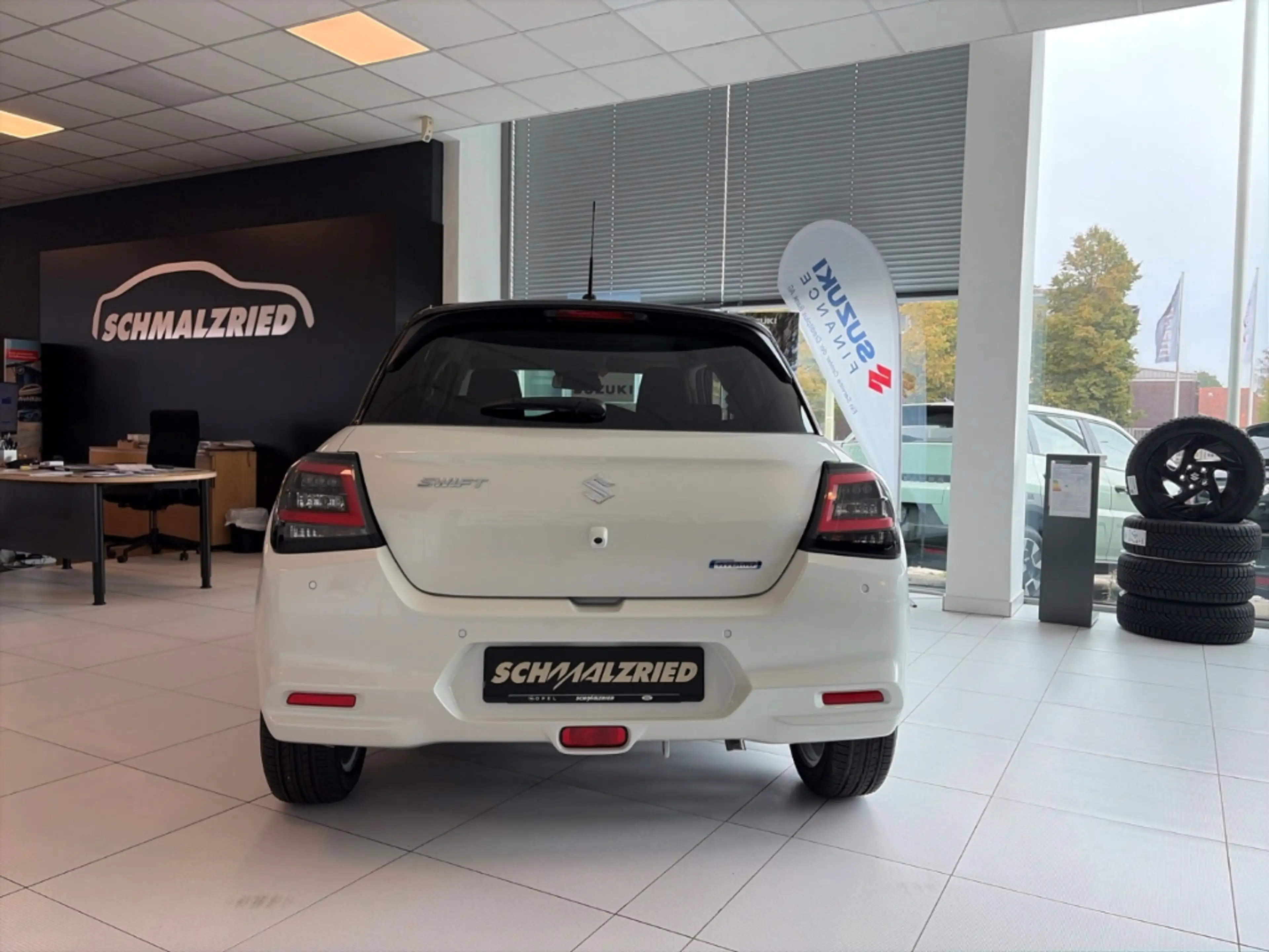 Suzuki Swift Comfort Hybrid 1.2 Navi LED Apple CarPlay Android — photo 4