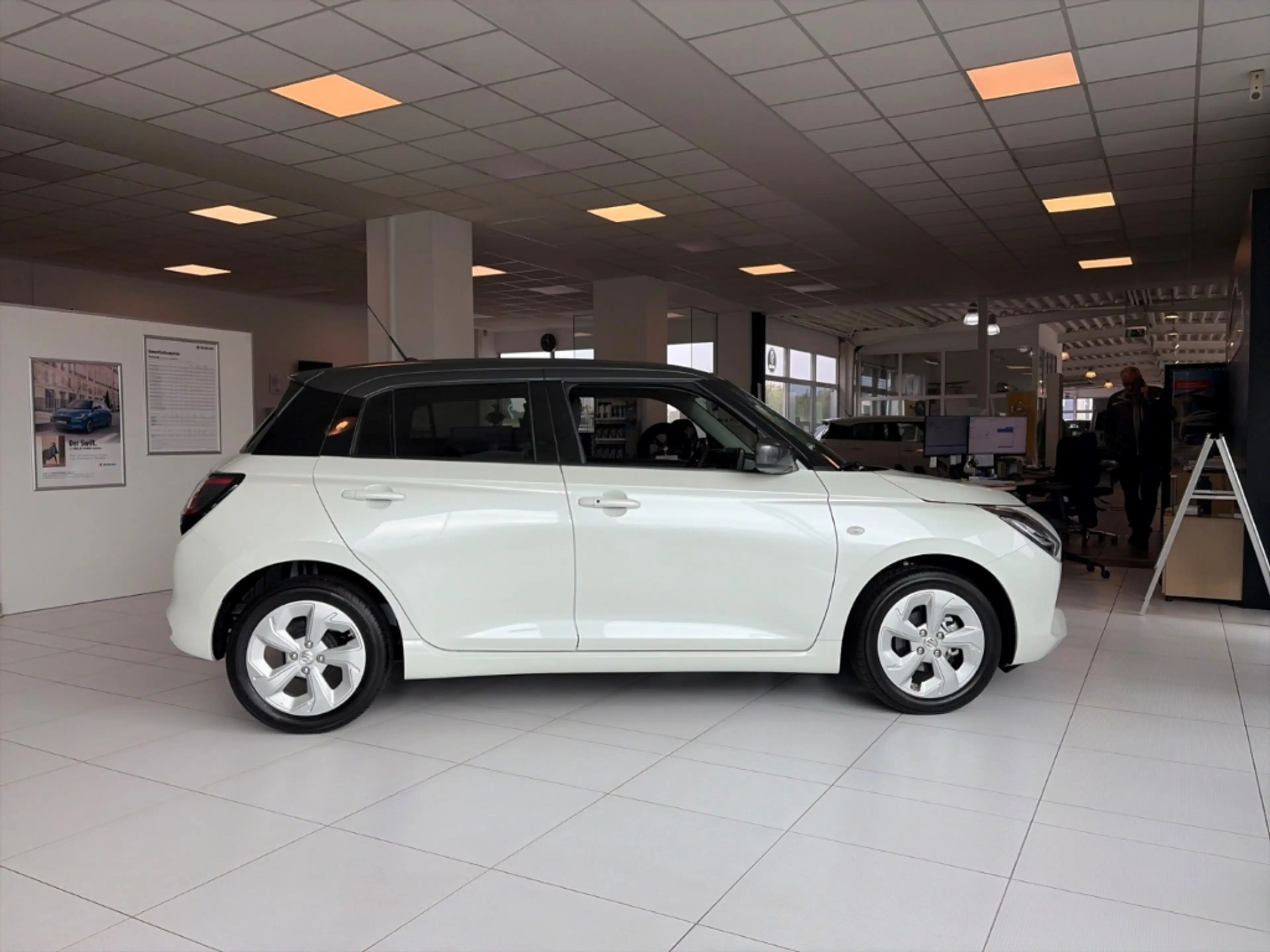 Suzuki Swift Comfort Hybrid 1.2 Navi LED Apple CarPlay Android — photo 6