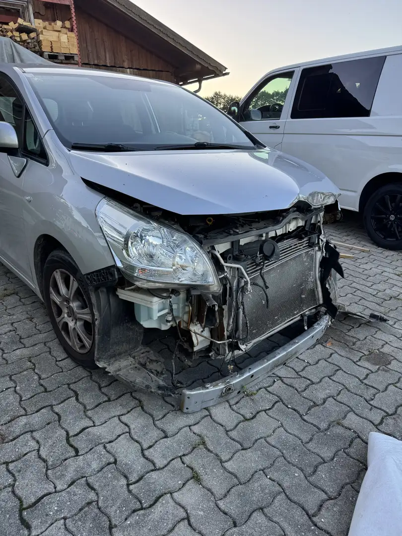 Toyota Verso 2,0 D-4D 125 High DPF - 2