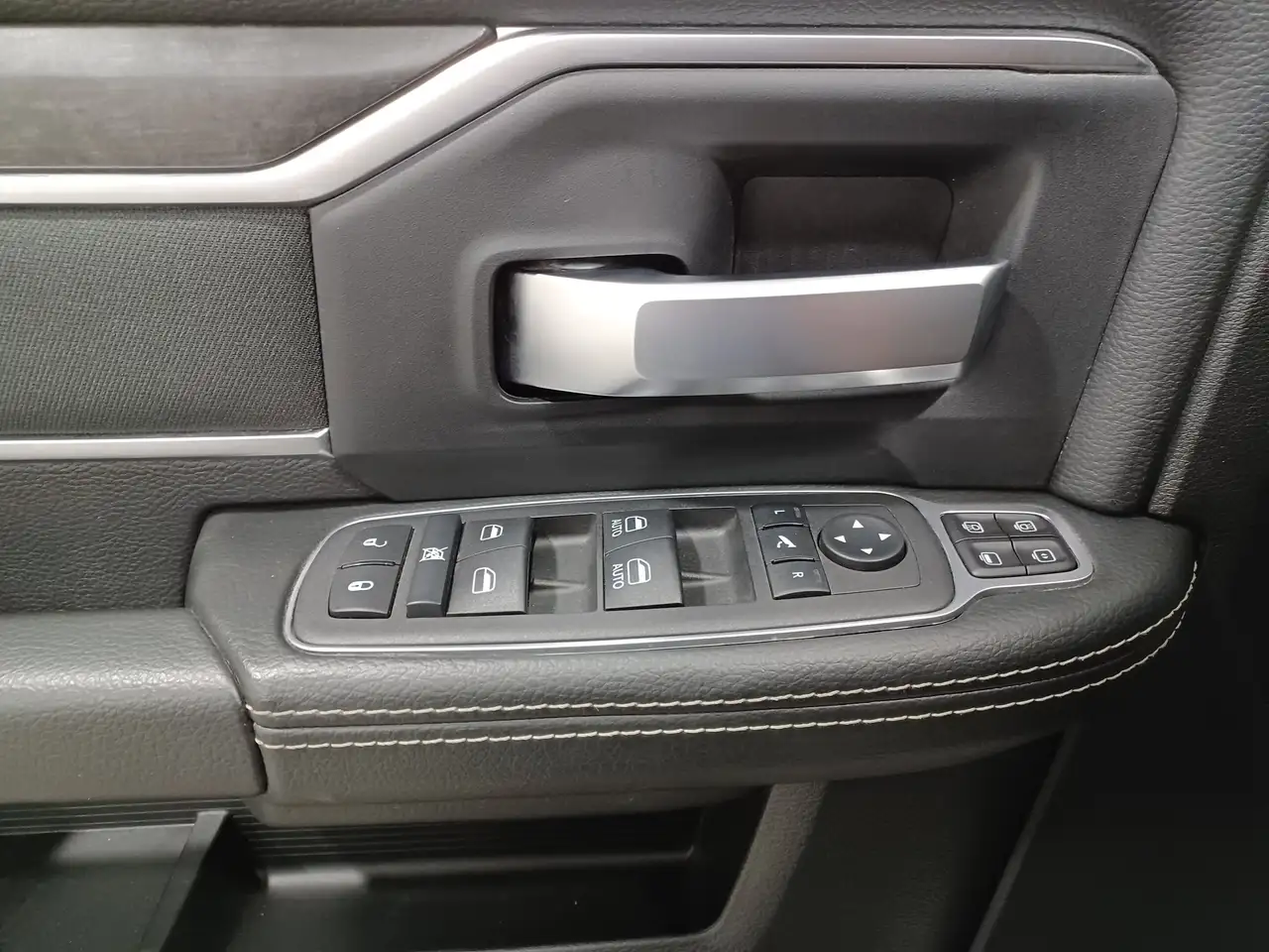 RAM 3500 снимка RAM 3500