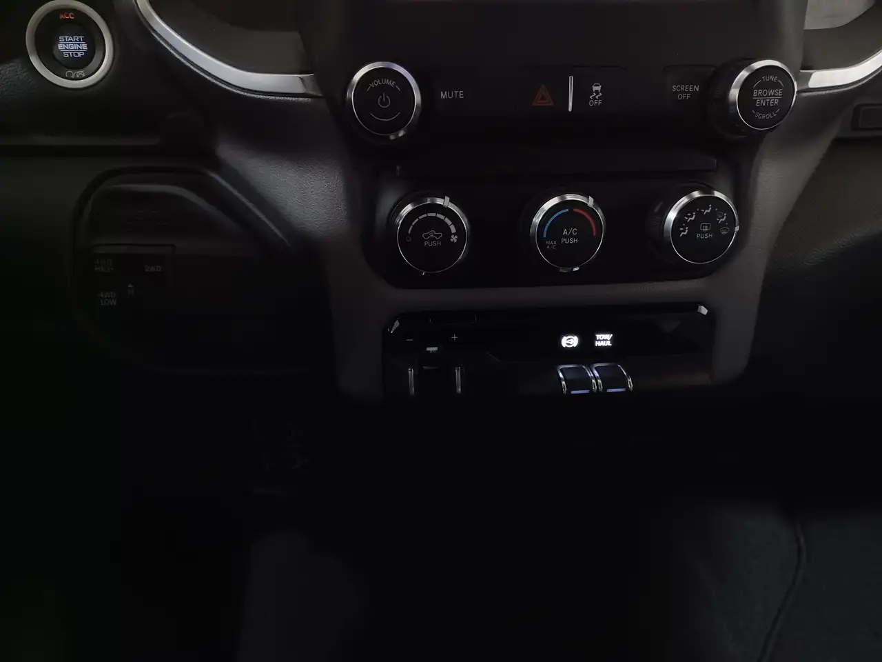 RAM 3500 снимка RAM 3500