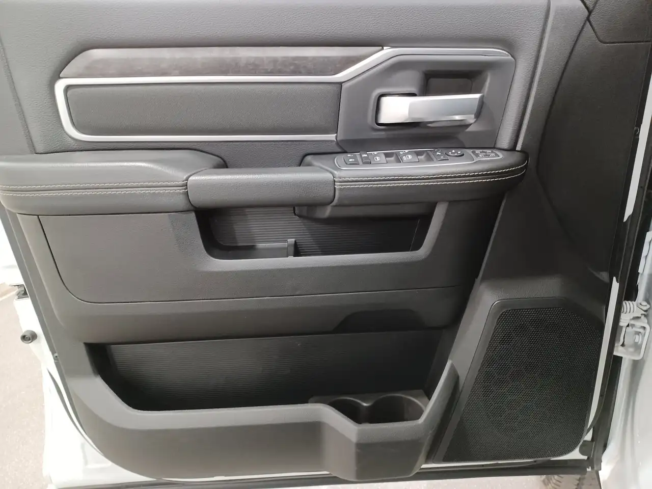 RAM 3500 снимка RAM 3500