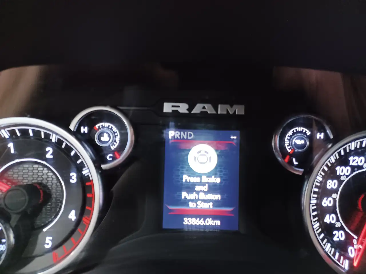 RAM 3500 снимка RAM 3500