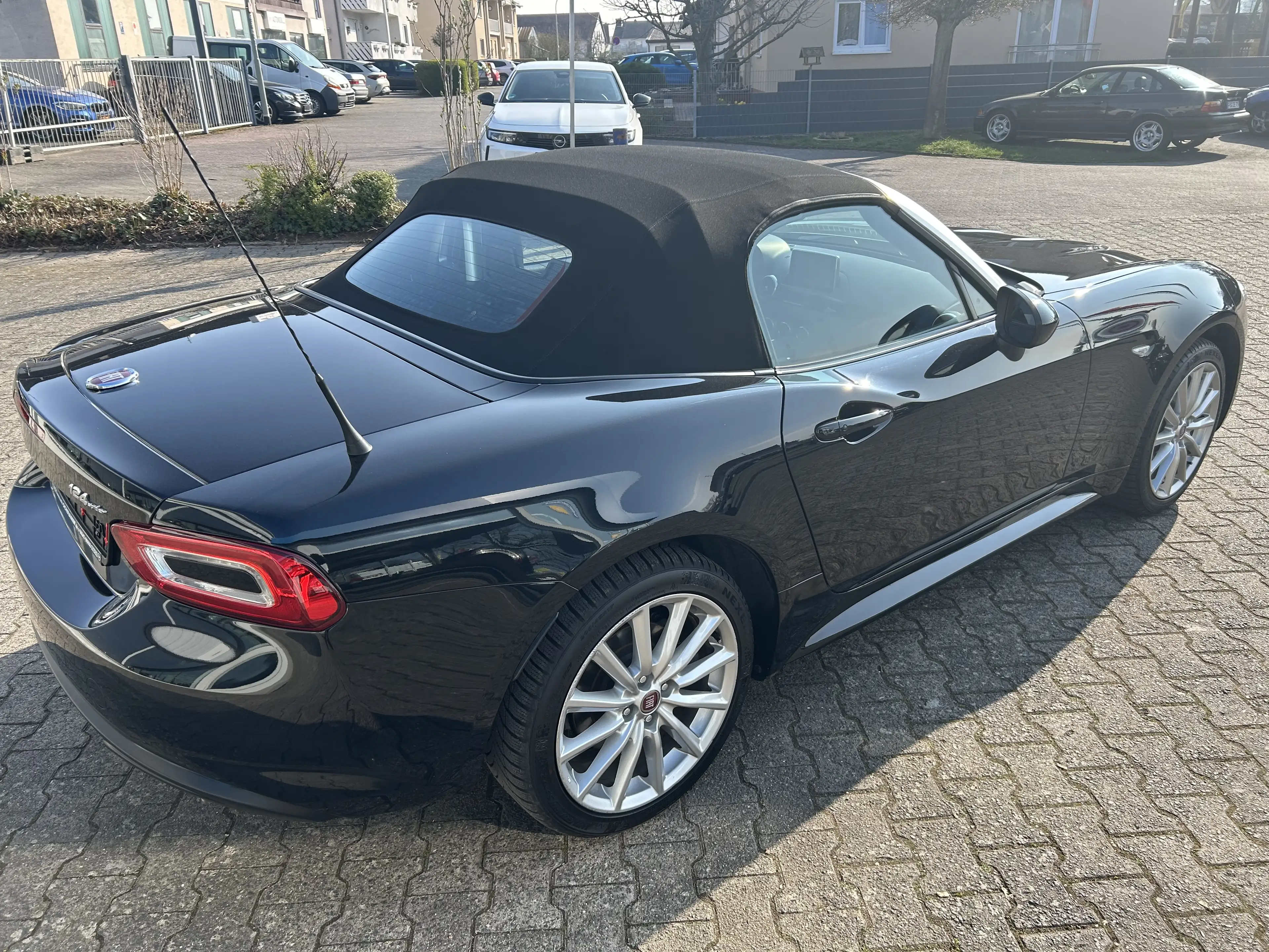 Fiat 124 Spider Lusso*Automatik*Kamera*Navigation*8fach Bereift — photo 3