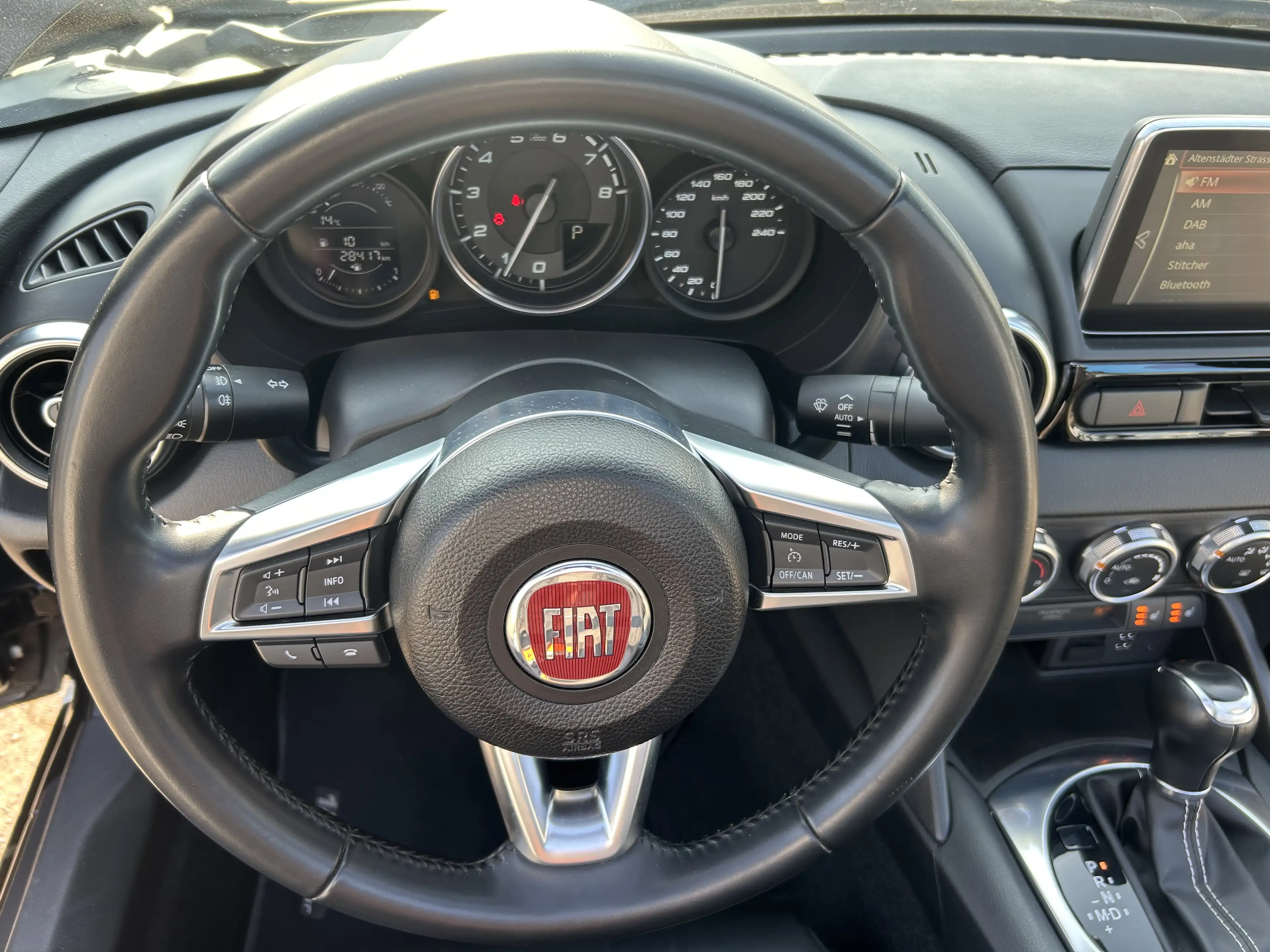 Fiat 124 Spider Lusso*Automatik*Kamera*Navigation*8fach Bereift — photo 13