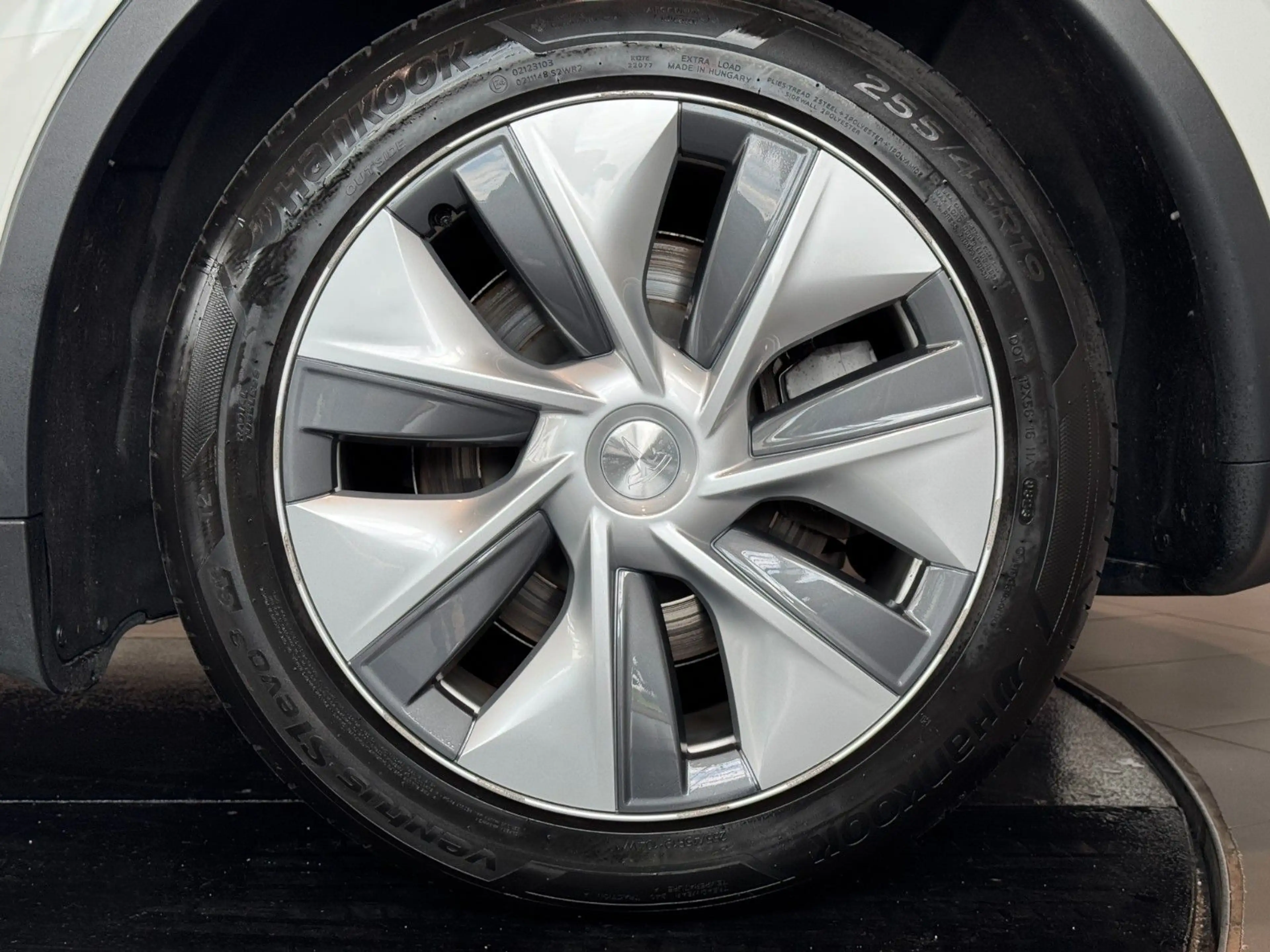 Tesla Model Y AWD Long Range Dual Motor Panorama AHK — photo 5